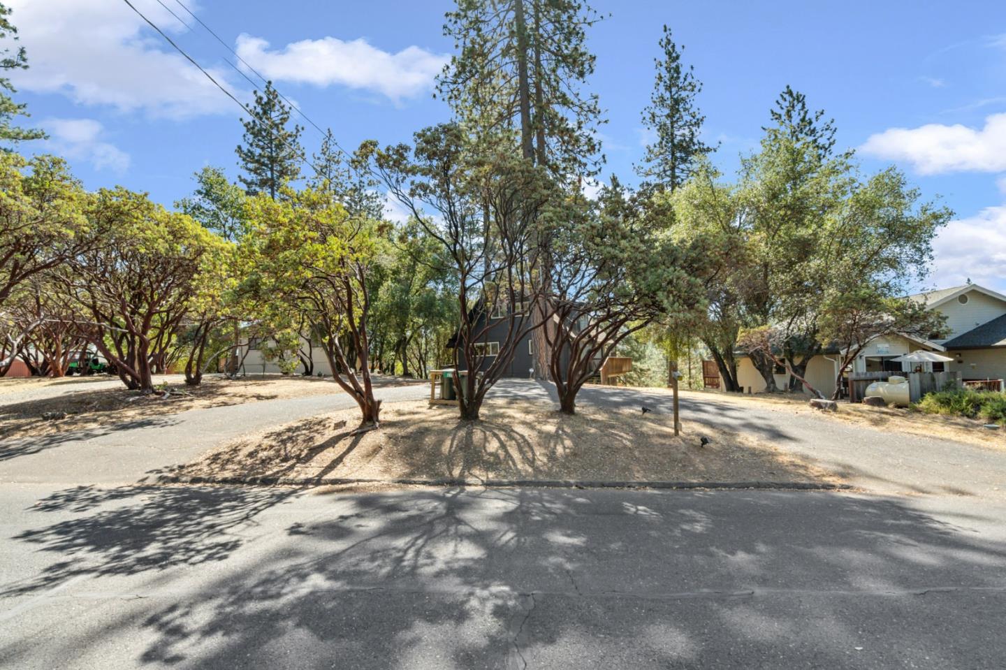 Groveland, California, 95321, United States, 2 Bedrooms Bedrooms, ,3 BathroomsBathrooms,Residential,For Sale,1962373