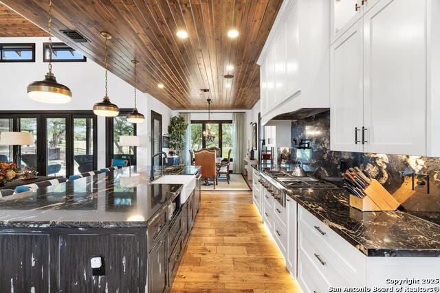 Fredericksburg, Texas, 78624, United States, 4 Bedrooms Bedrooms, ,5 BathroomsBathrooms,Residential,For Sale,1828714