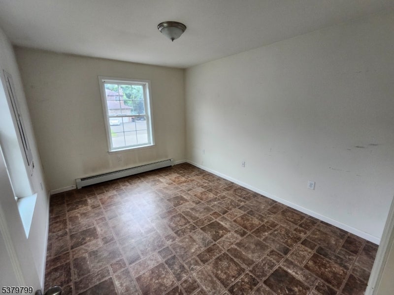 Fairfield Twp., New Jersey, 07004, United States, 3 Bedrooms Bedrooms, ,3 BathroomsBathrooms,Residential,For Sale,1977610