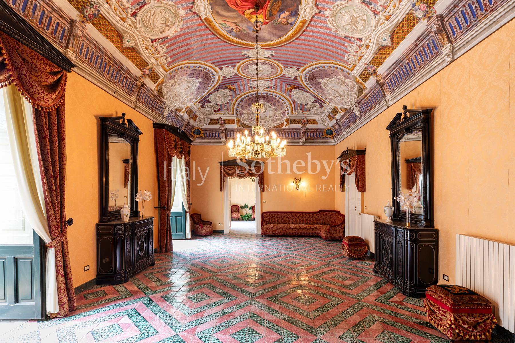  A prestigious stately home with large terraces overlooking the high street - 物件實景