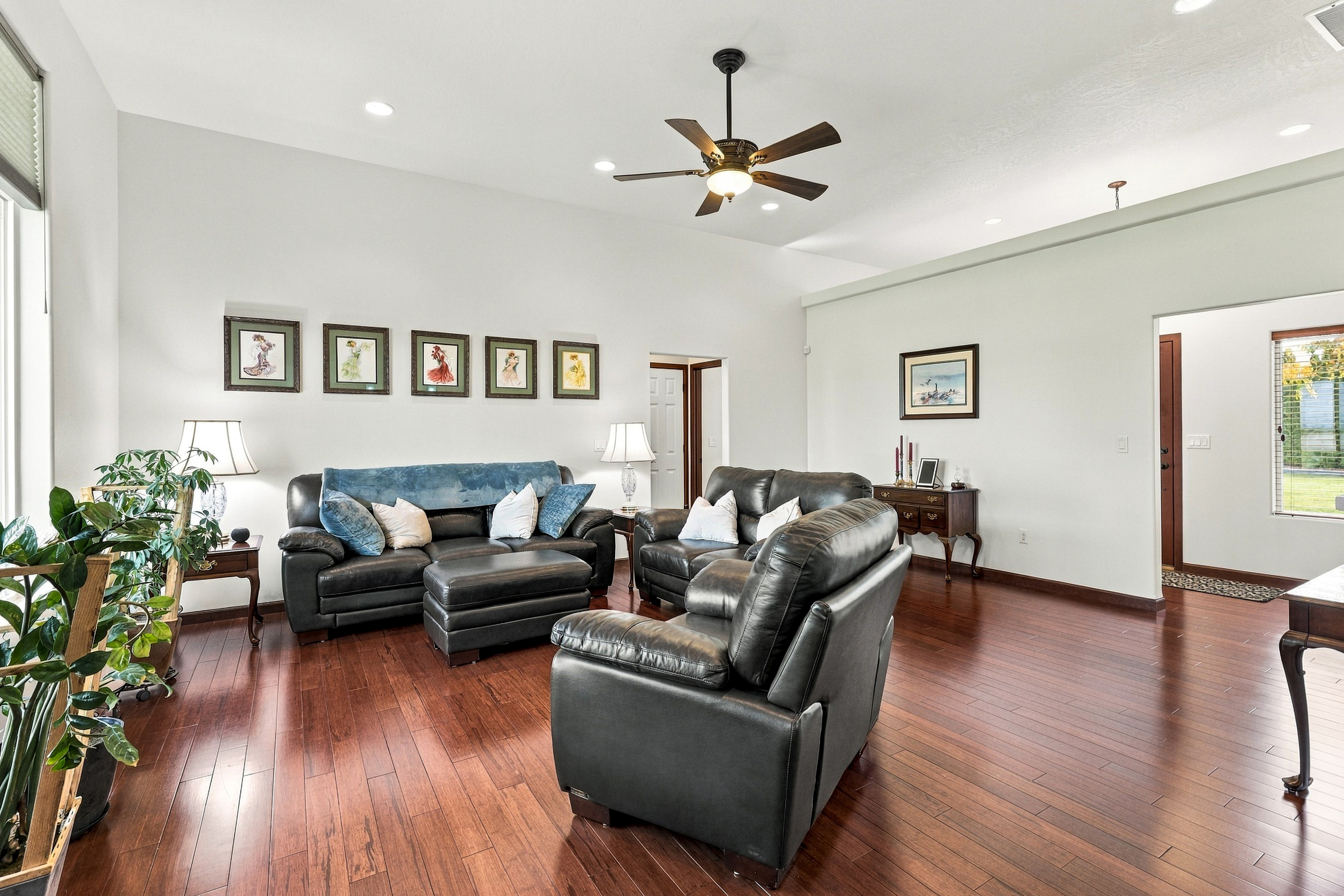  1.25 acres w vineyard views/mountain custom home - 物件實景
