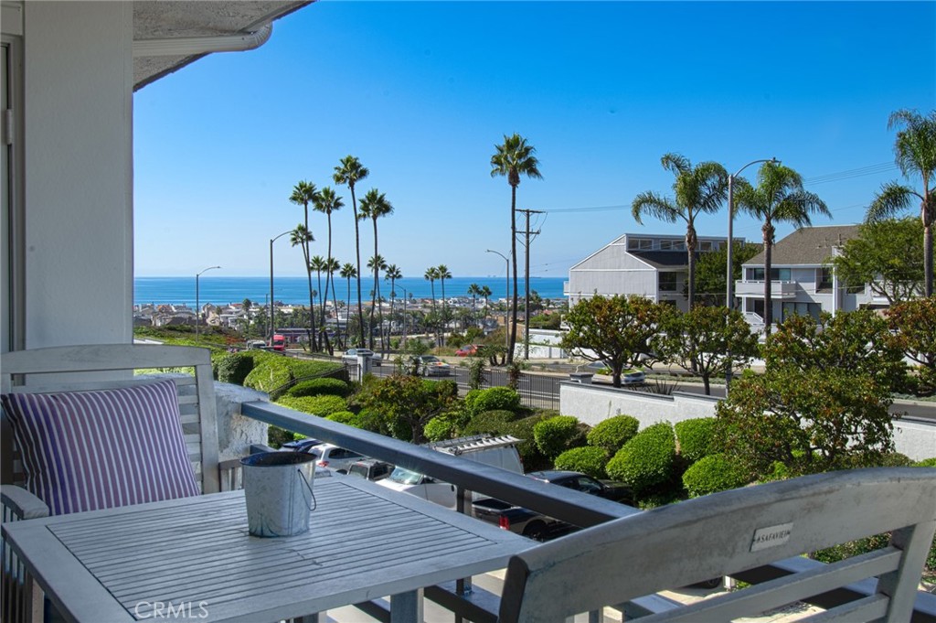 Newport Beach, California, 92663, United States, 1 Bedroom Bedrooms, ,1 BathroomBathrooms,Residential,For Sale,1990291