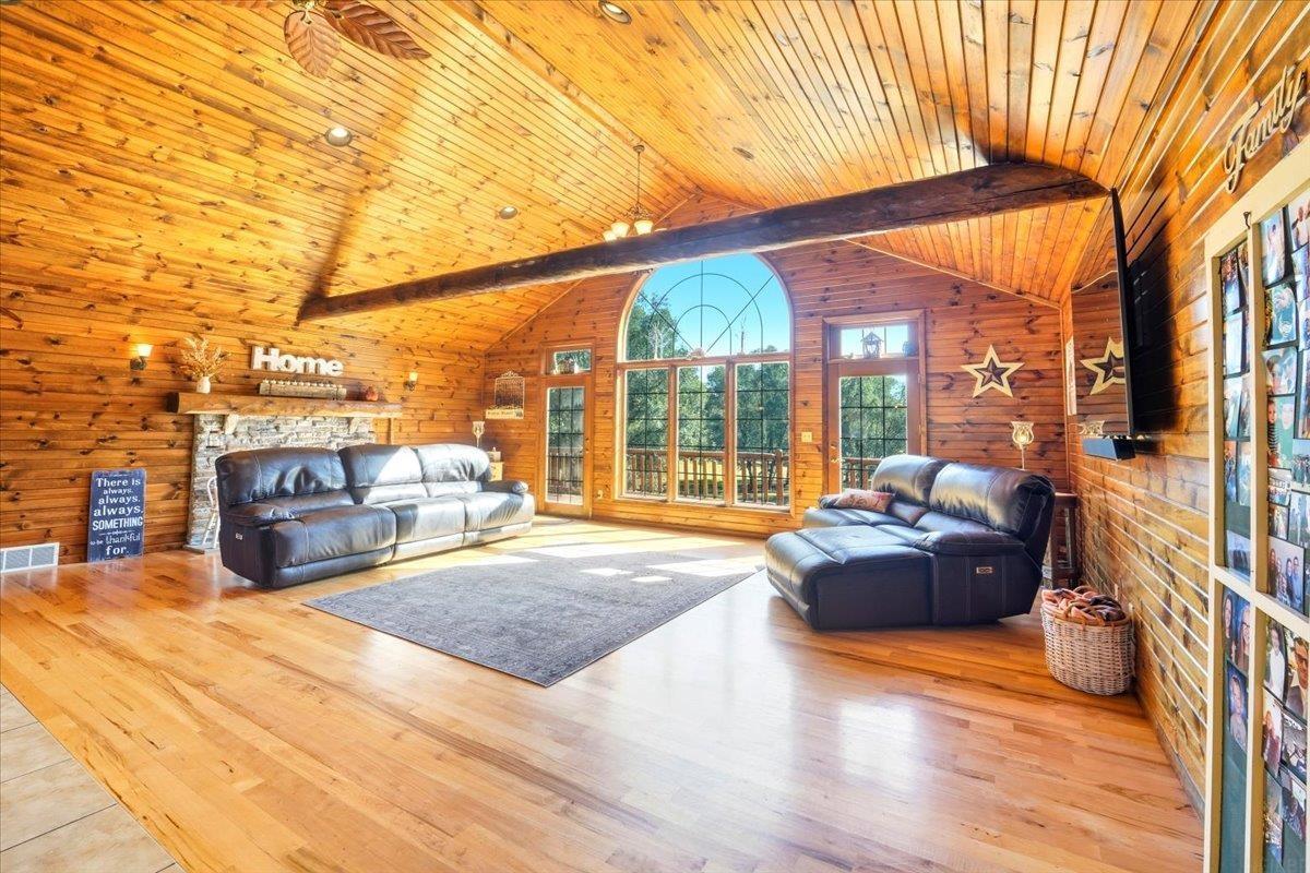 Independence, Iowa, 50644, United States, 3 Bedrooms Bedrooms, ,2 BathroomsBathrooms,Residential,For Sale,1982110