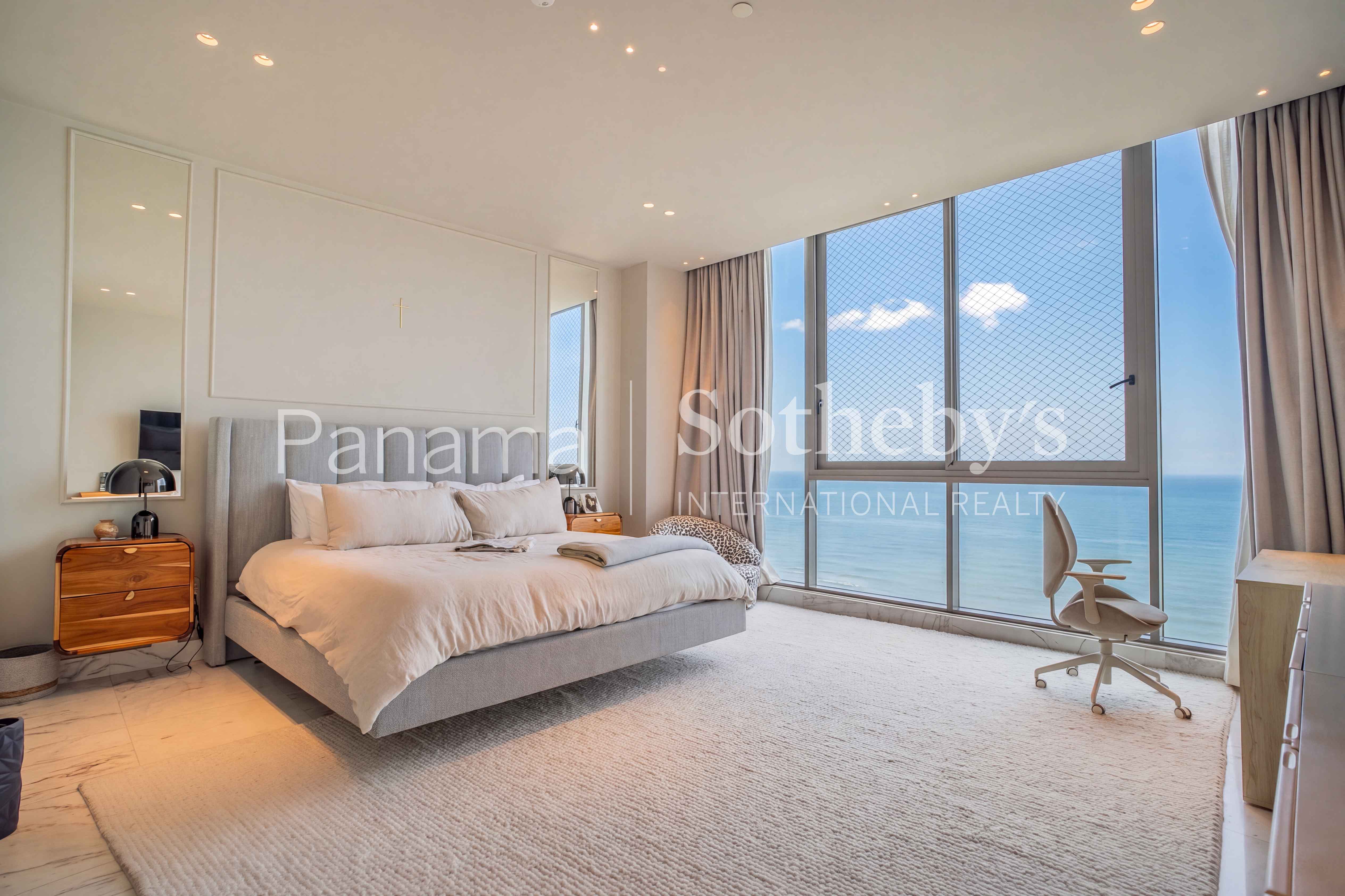 Four-Bedroom Full-Floor Penthouse with Private Jacuzzi  Regalia, Costa del Este - 物件實景