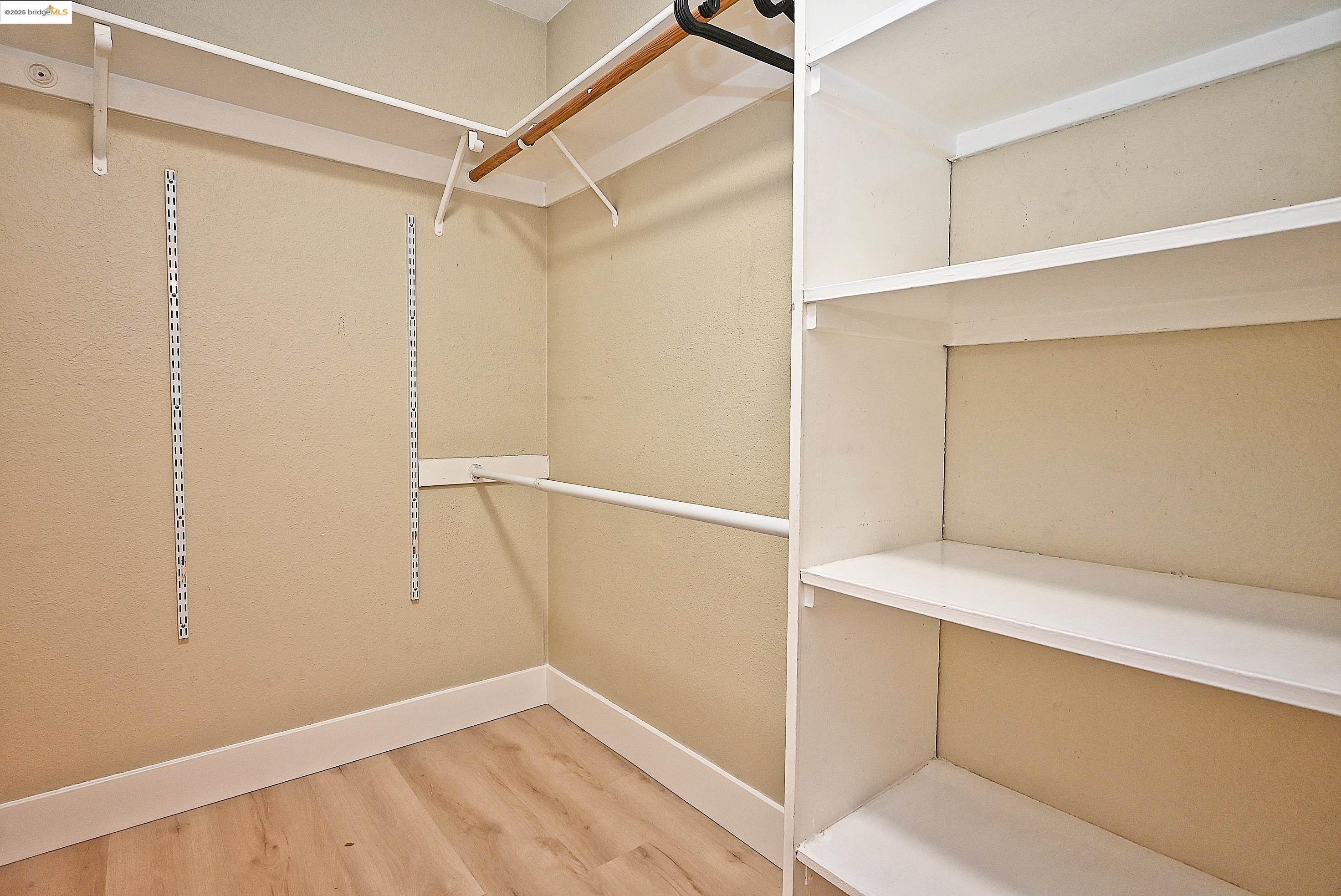 Oakland, California, 94605, United States, 2 Bedrooms Bedrooms, ,2 BathroomsBathrooms,Residential,For Sale,2000810