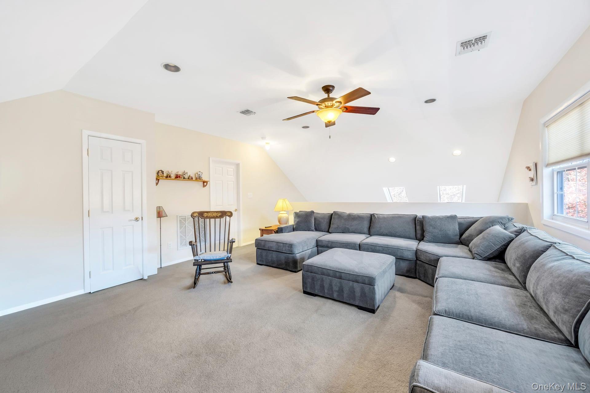 Nesconset, New York, 11767, United States, 2 Bedrooms Bedrooms, ,2 BathroomsBathrooms,Residential,For Sale,1988274