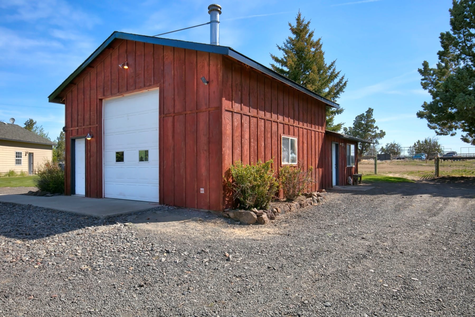  12913 S W Lark Meadow Lane Powell Butte, OR 97753 - 物件實景