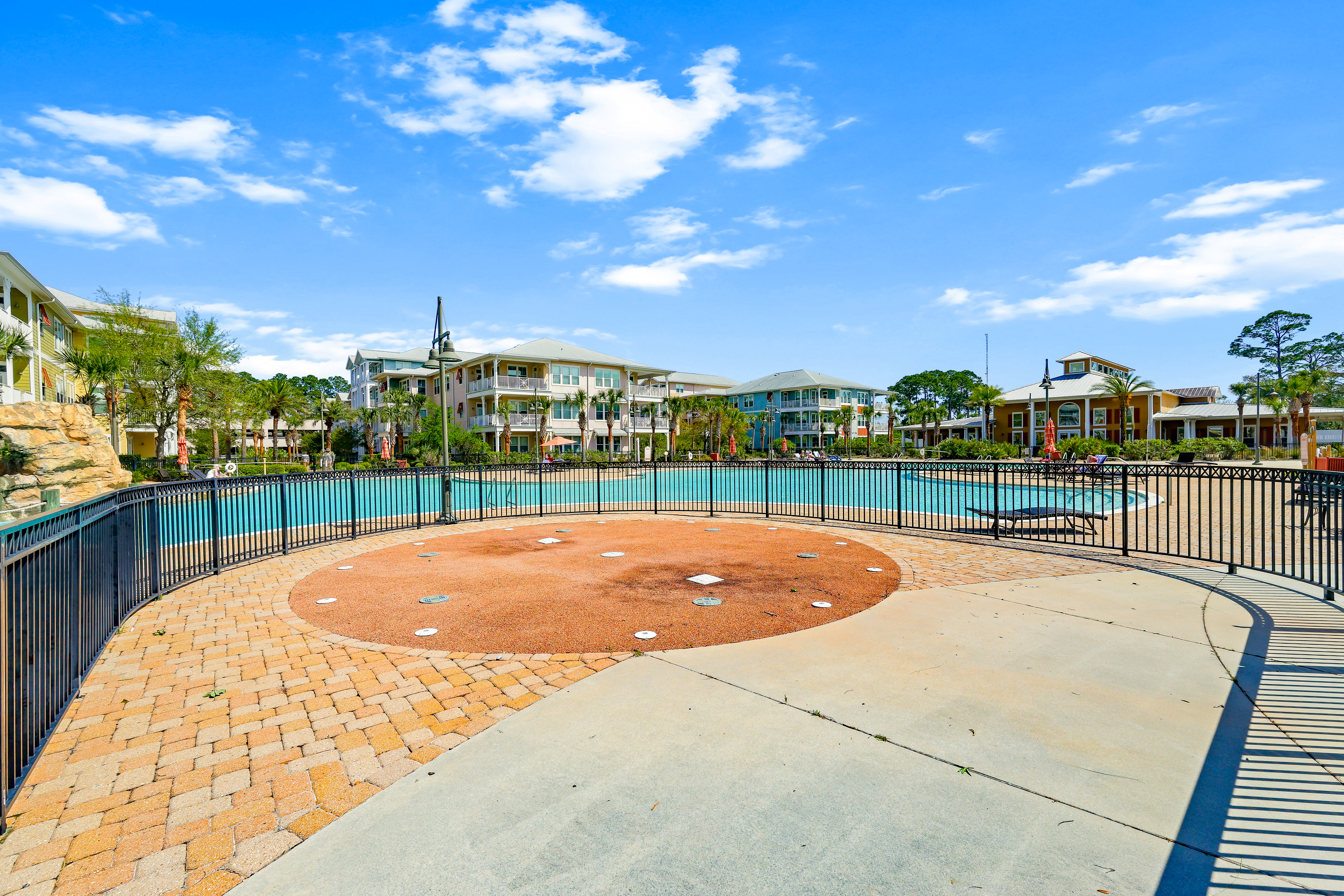  Resort-Style First-Floor Condo With Private Patio - 物件實景