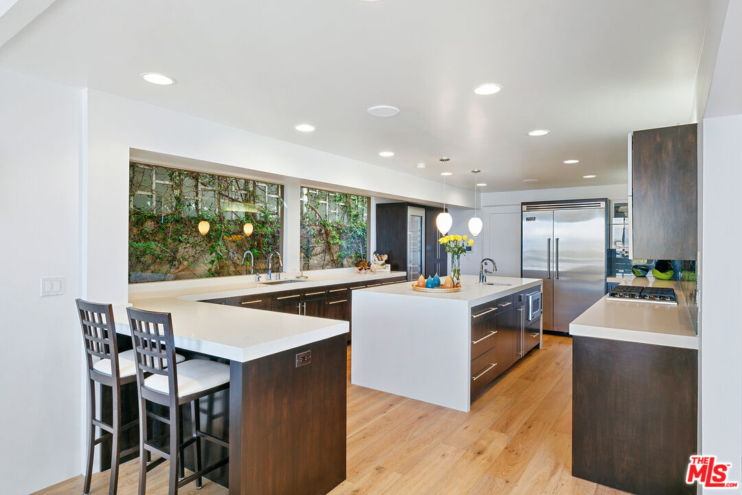 Malibu, California, 90265, United States, 3 Bedrooms Bedrooms, ,4 BathroomsBathrooms,Residential,For Sale,1807694