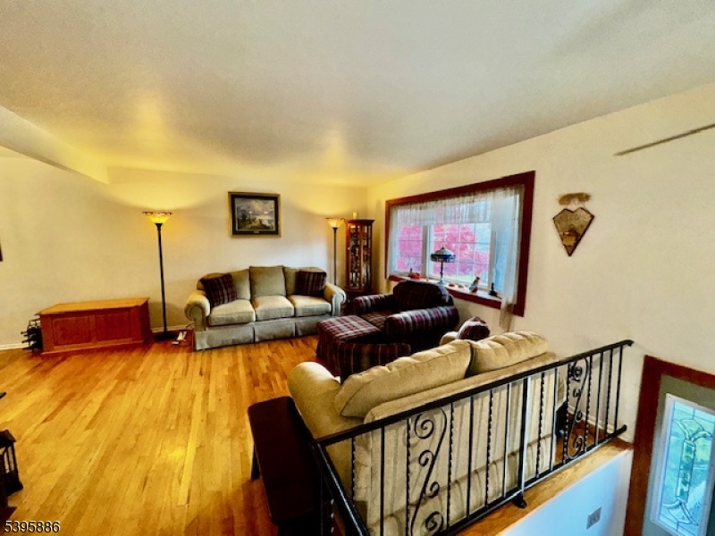 Mount Olive Twp., New Jersey, 07836, United States, 4 Bedrooms Bedrooms, ,2 BathroomsBathrooms,Residential,For Sale,1987785