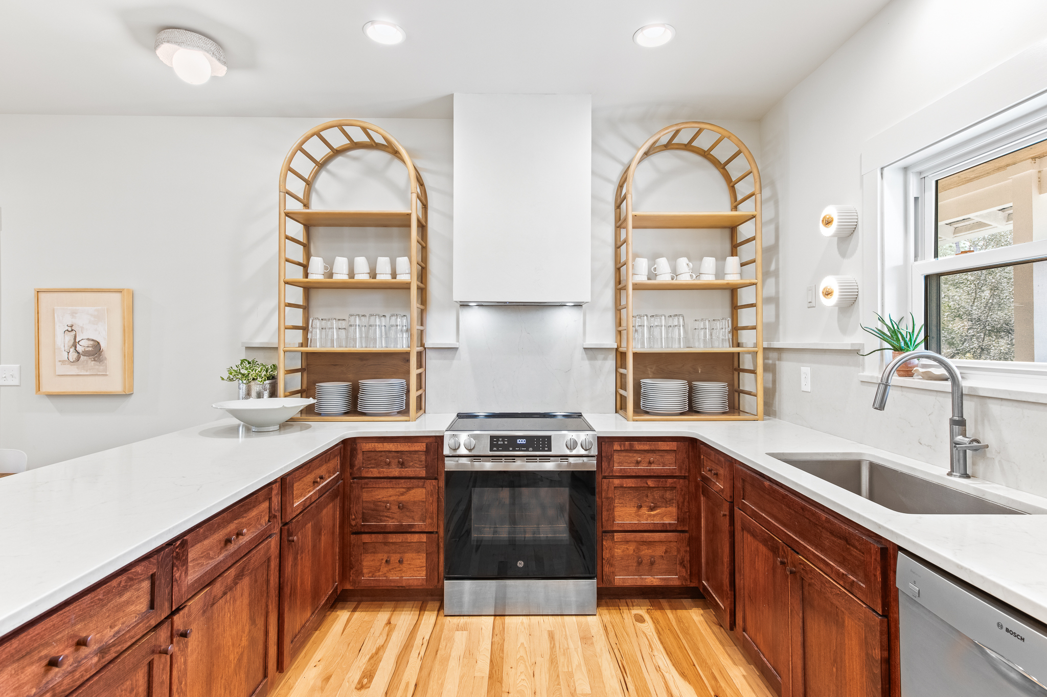  Furnished Coastal Retreat on Over an Acre with Pickleball Court - 物件實景