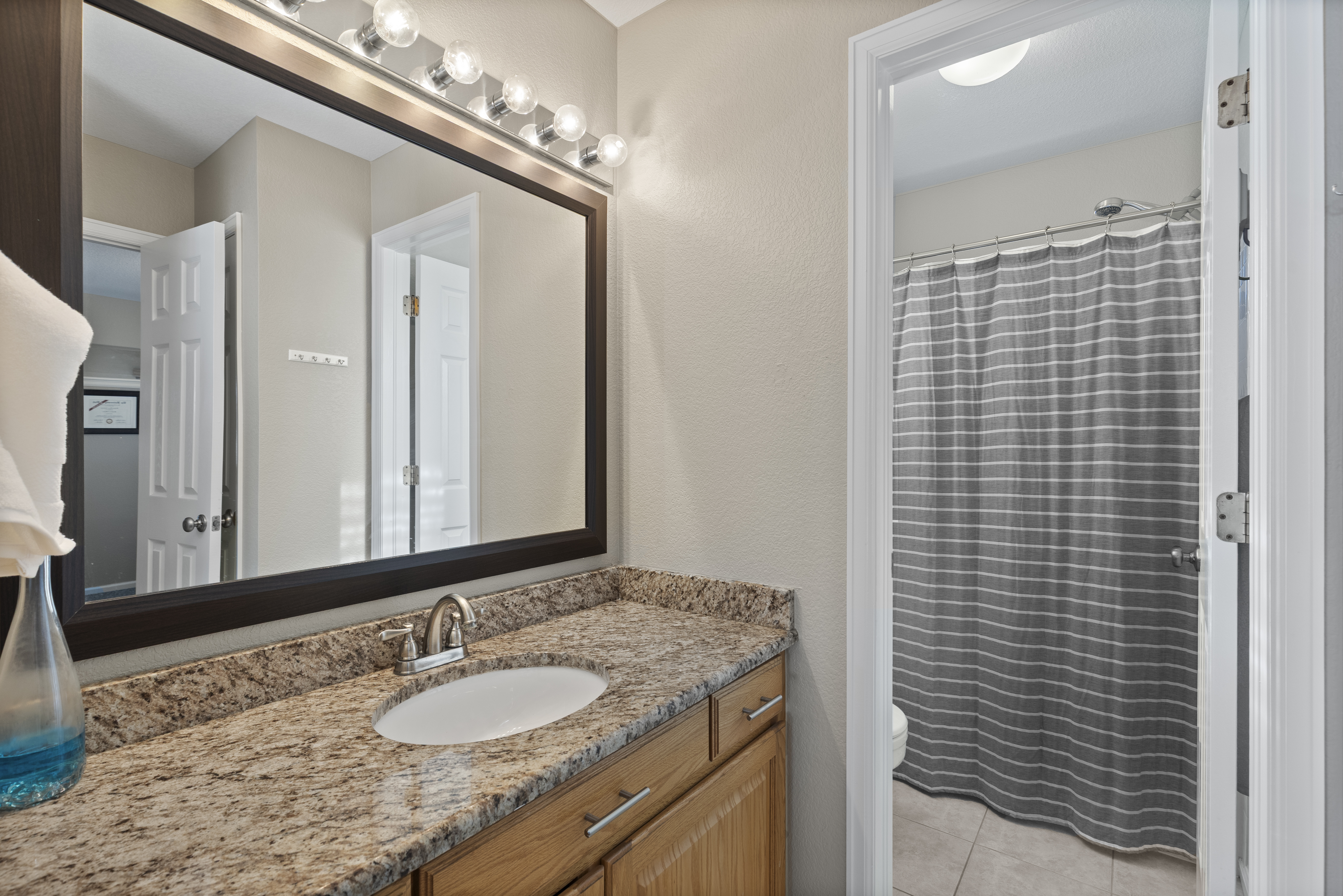  PRIME LOWRY LOCATION  UPDATED & METICULOUSLY MAINTAINED - 物件實景