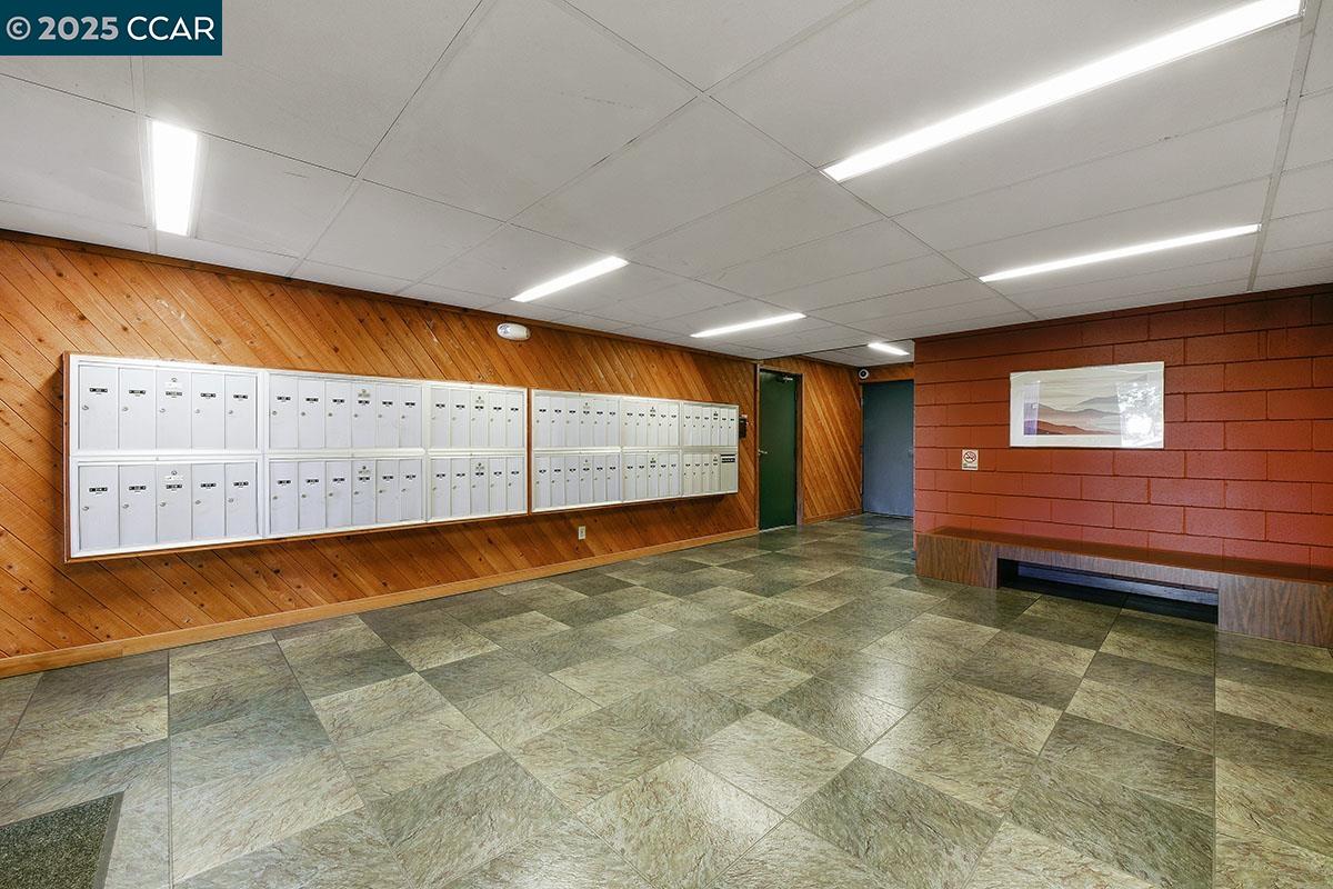 Oakland, California, 94610, United States, 2 Bedrooms Bedrooms, ,2 BathroomsBathrooms,Residential,For Sale,1984718