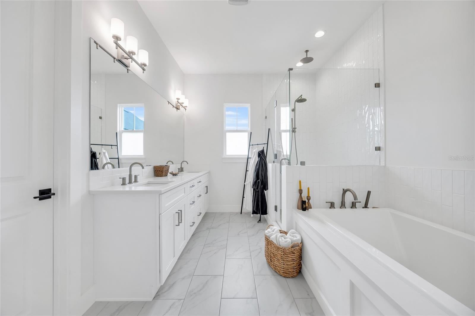 WINTER GARDEN, Florida, 34787, United States, 4 Bedrooms Bedrooms, ,4 BathroomsBathrooms,Residential,For Sale,2014519