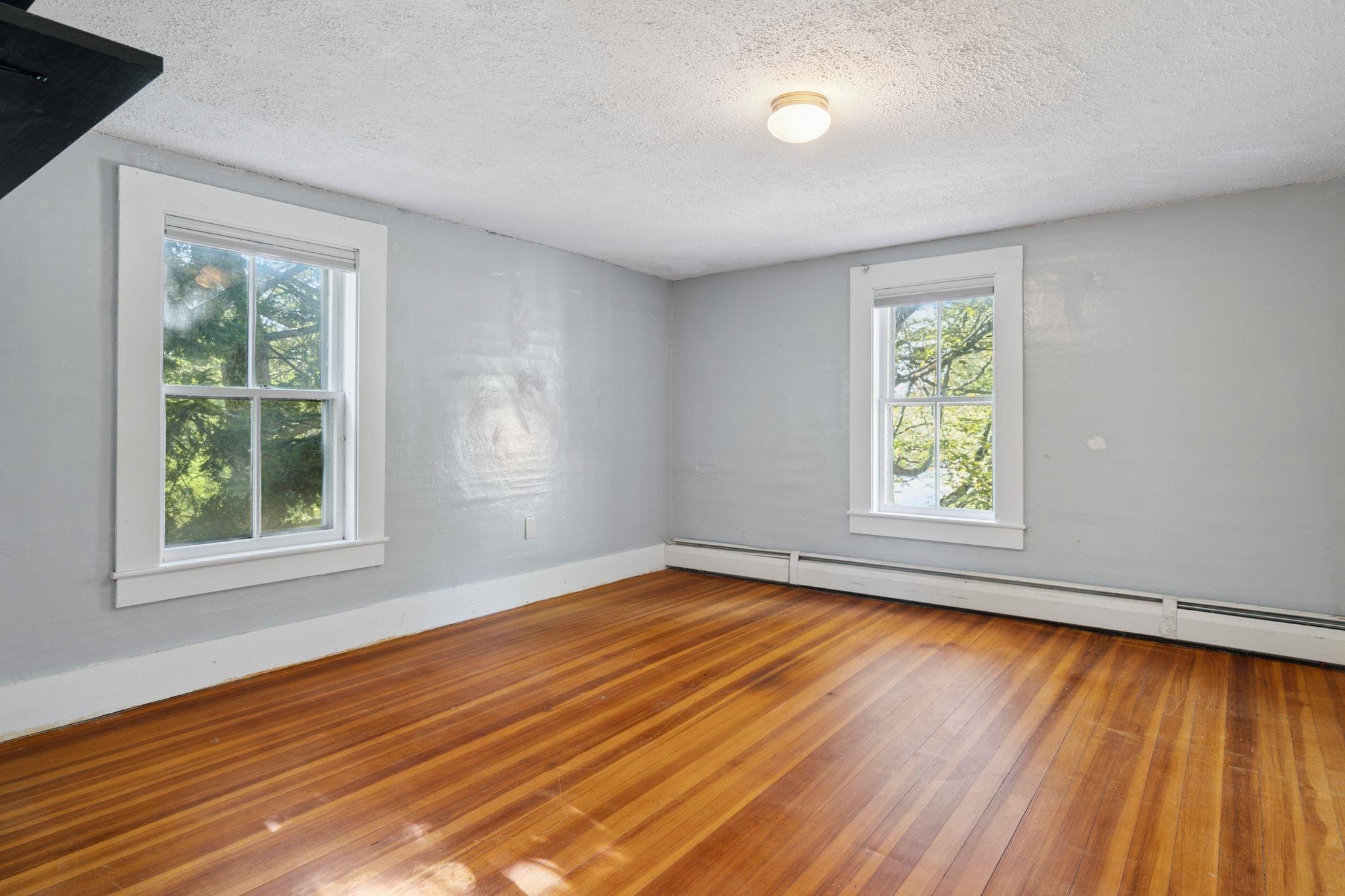 New London, New Hampshire, 03257, United States, 4 Bedrooms Bedrooms, ,2 BathroomsBathrooms,Residential,For Sale,1950111