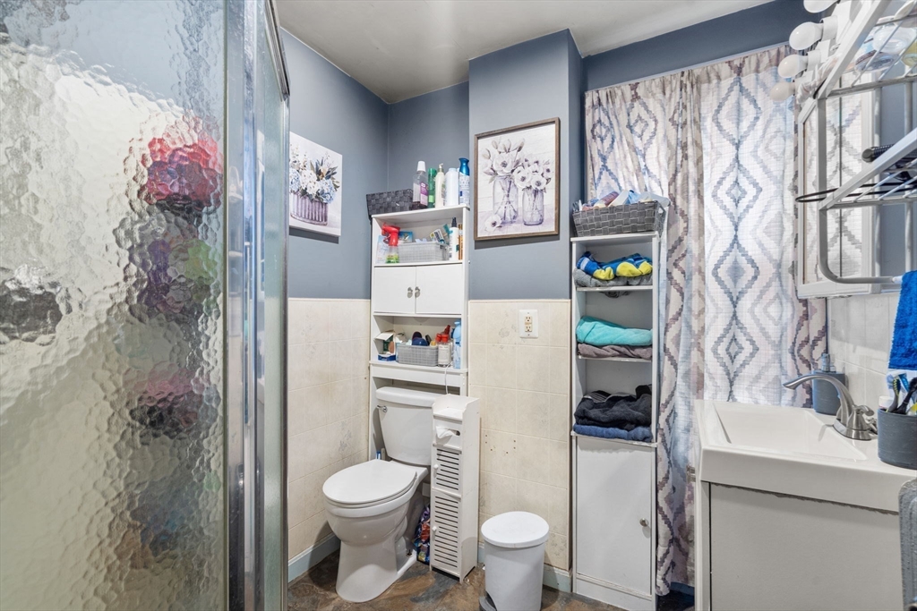 Fall River, Massachusetts, 02720, United States, 6 Bedrooms Bedrooms, ,2 BathroomsBathrooms,Residential,For Sale,1994928