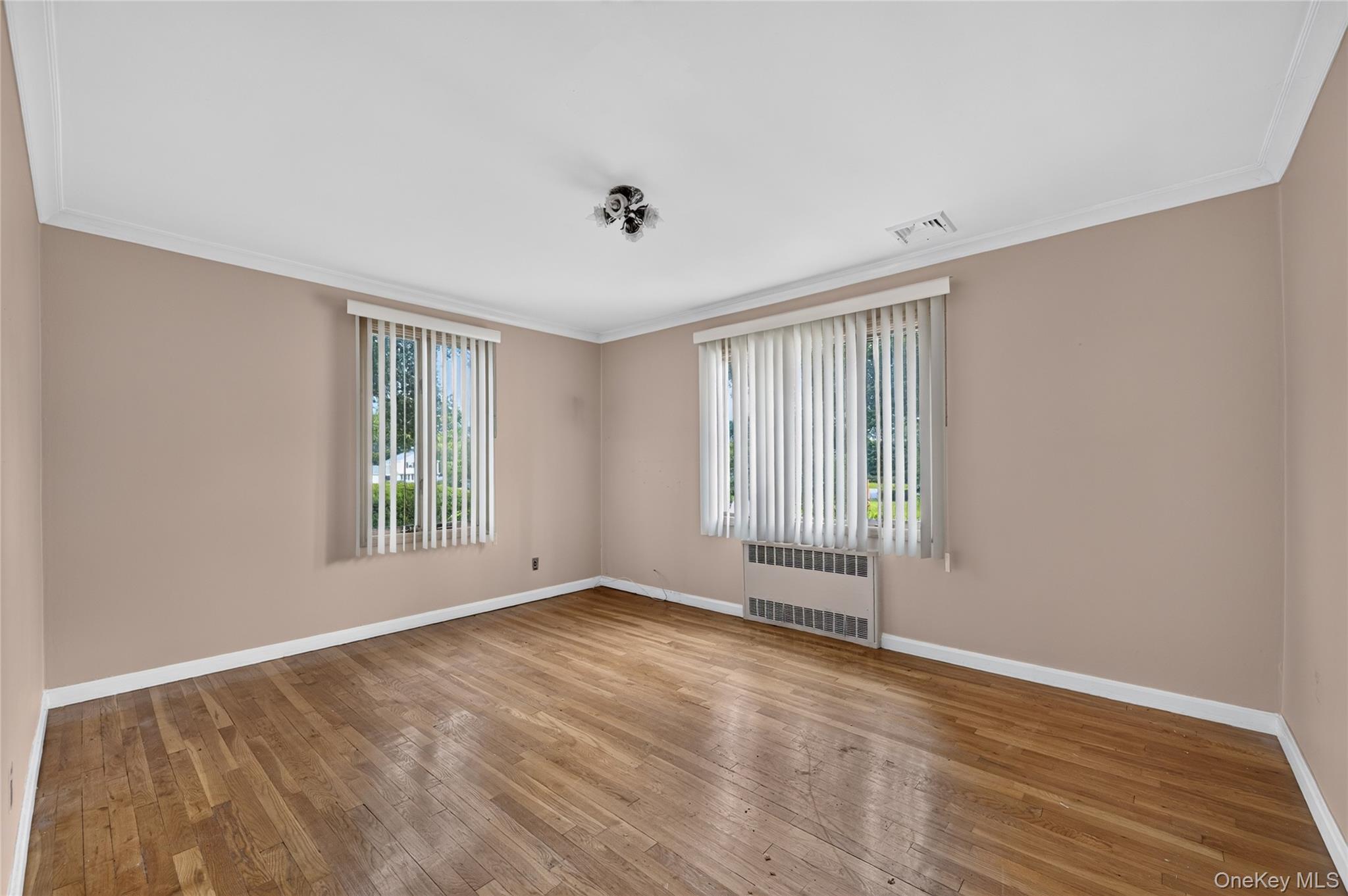  146 Longwood Avenue, Westbury, NY, 11590 - 物件實景