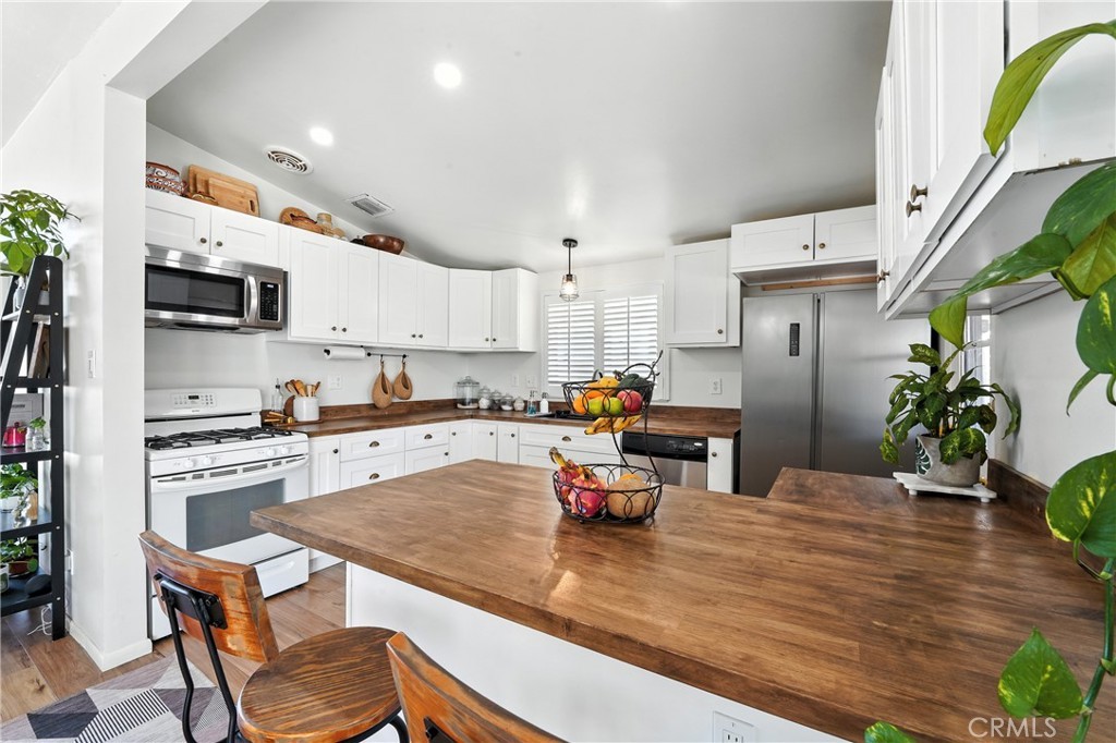Corona, California, 92882, United States, 3 Bedrooms Bedrooms, ,2 BathroomsBathrooms,Residential,For Sale,1909453
