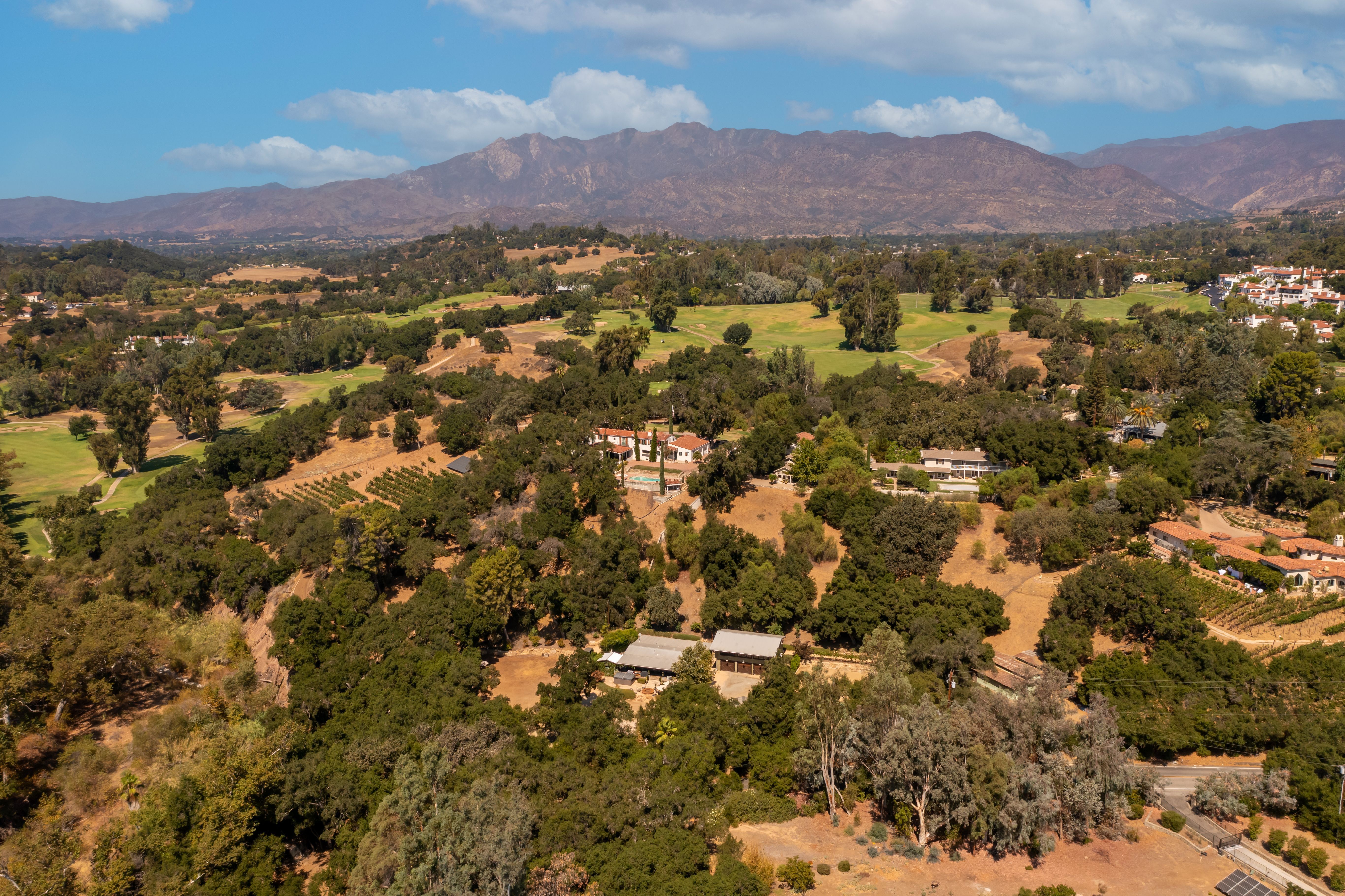  5 Acres Estate Adjacent to the Ojai Valley Inn & Spa  Rustic Bohemian Compound - 物件實景