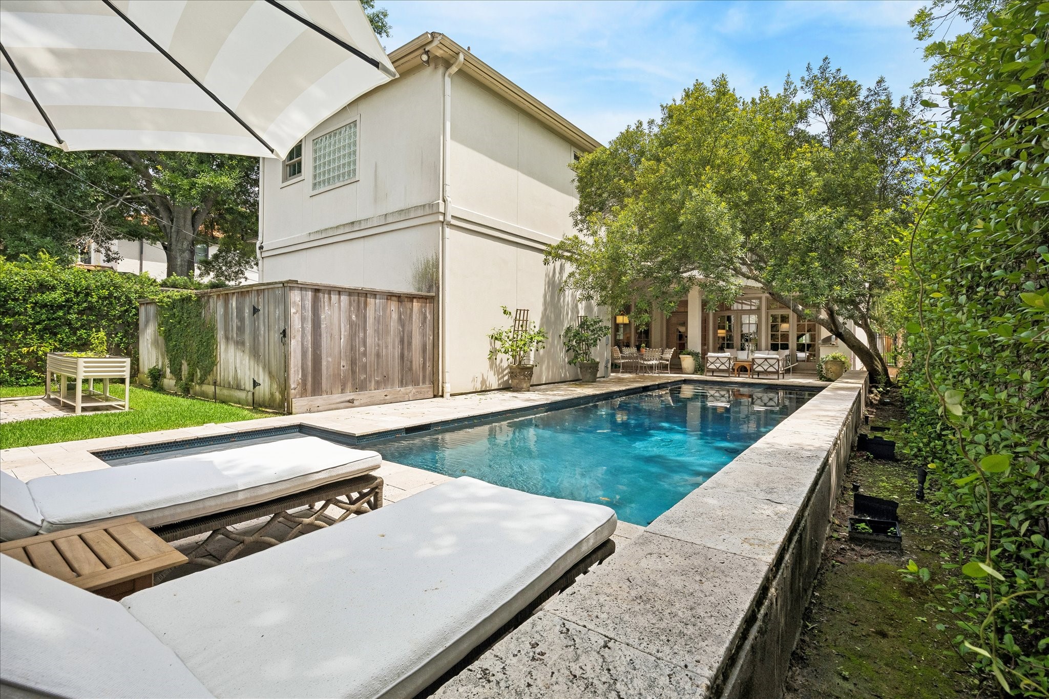  3780 Carlon Street - 物件實景