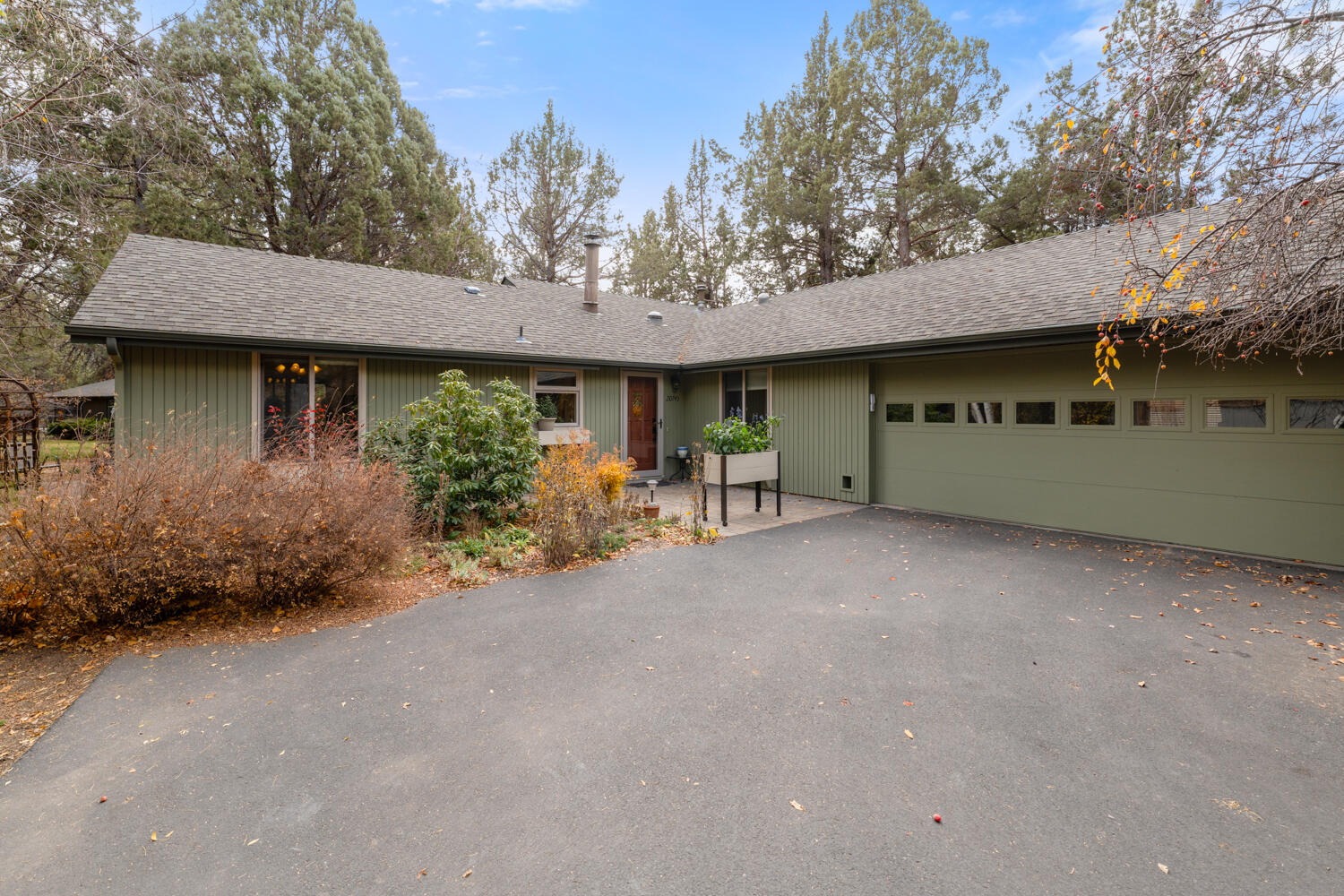 Bend, Oregon, 97702, United States, 2 Bedrooms Bedrooms, ,2 BathroomsBathrooms,Residential,For Sale,1991930