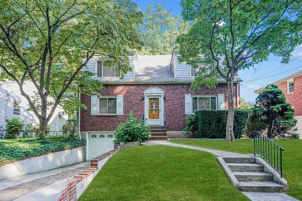 Staten Island, New York, 10302, United States, 5 Bedrooms Bedrooms, ,2 BathroomsBathrooms,Residential,For Sale,1914659