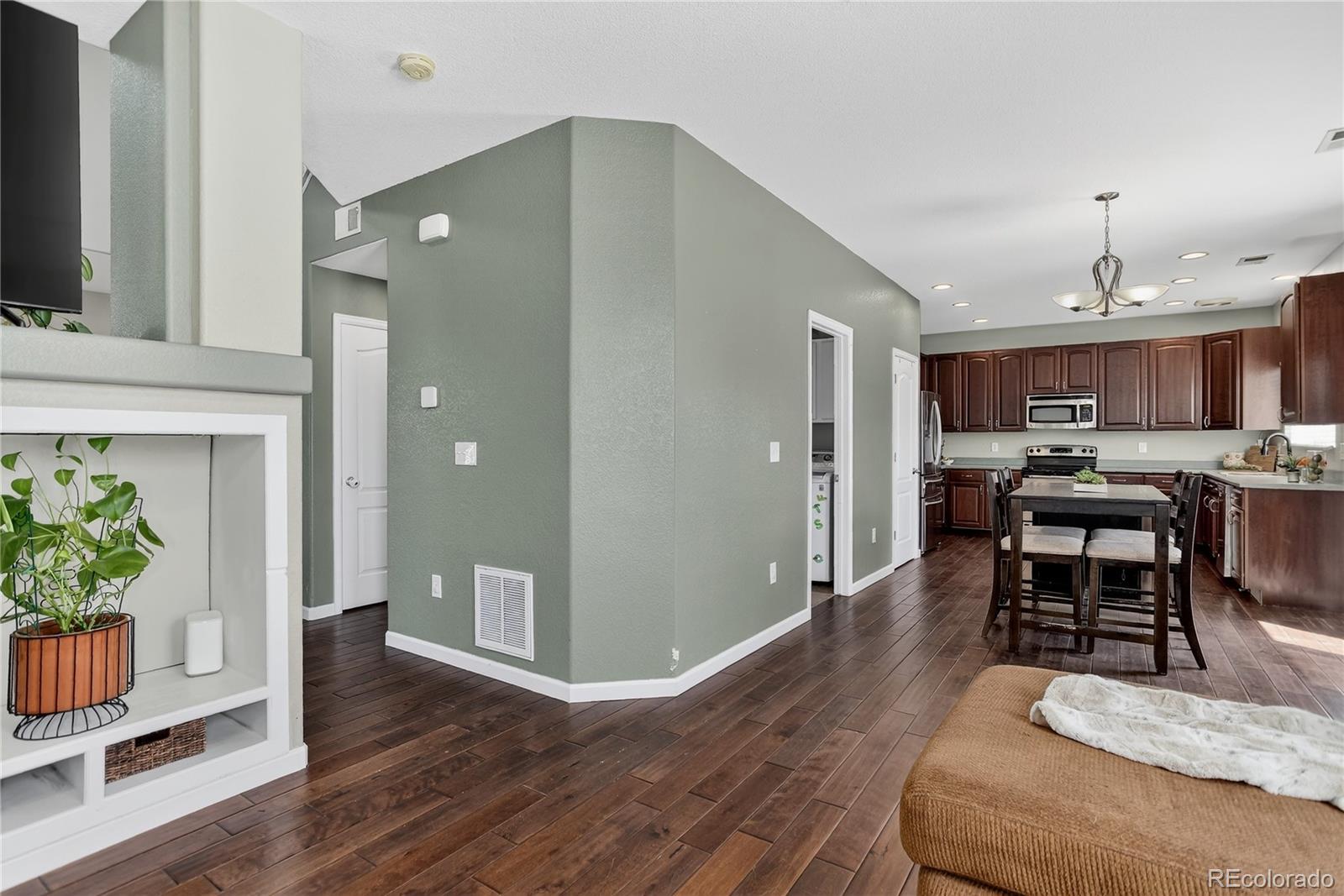Aurora, Colorado, 80018, United States, 3 Bedrooms Bedrooms, ,3 BathroomsBathrooms,Residential,For Sale,1926277