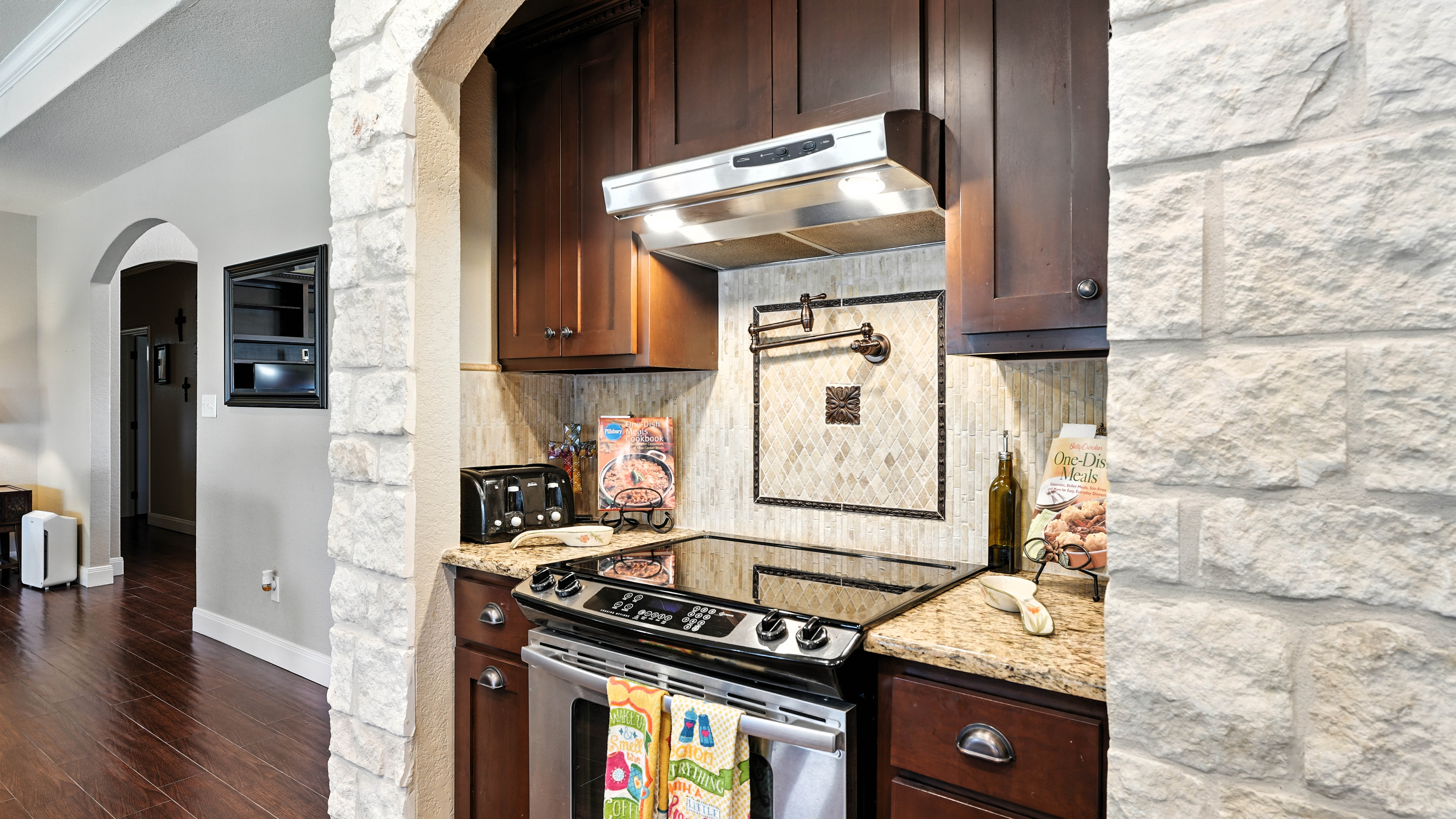 Floresville, Texas, 78114, United States, 3 Bedrooms Bedrooms, ,2 BathroomsBathrooms,Residential,For Sale,1978847