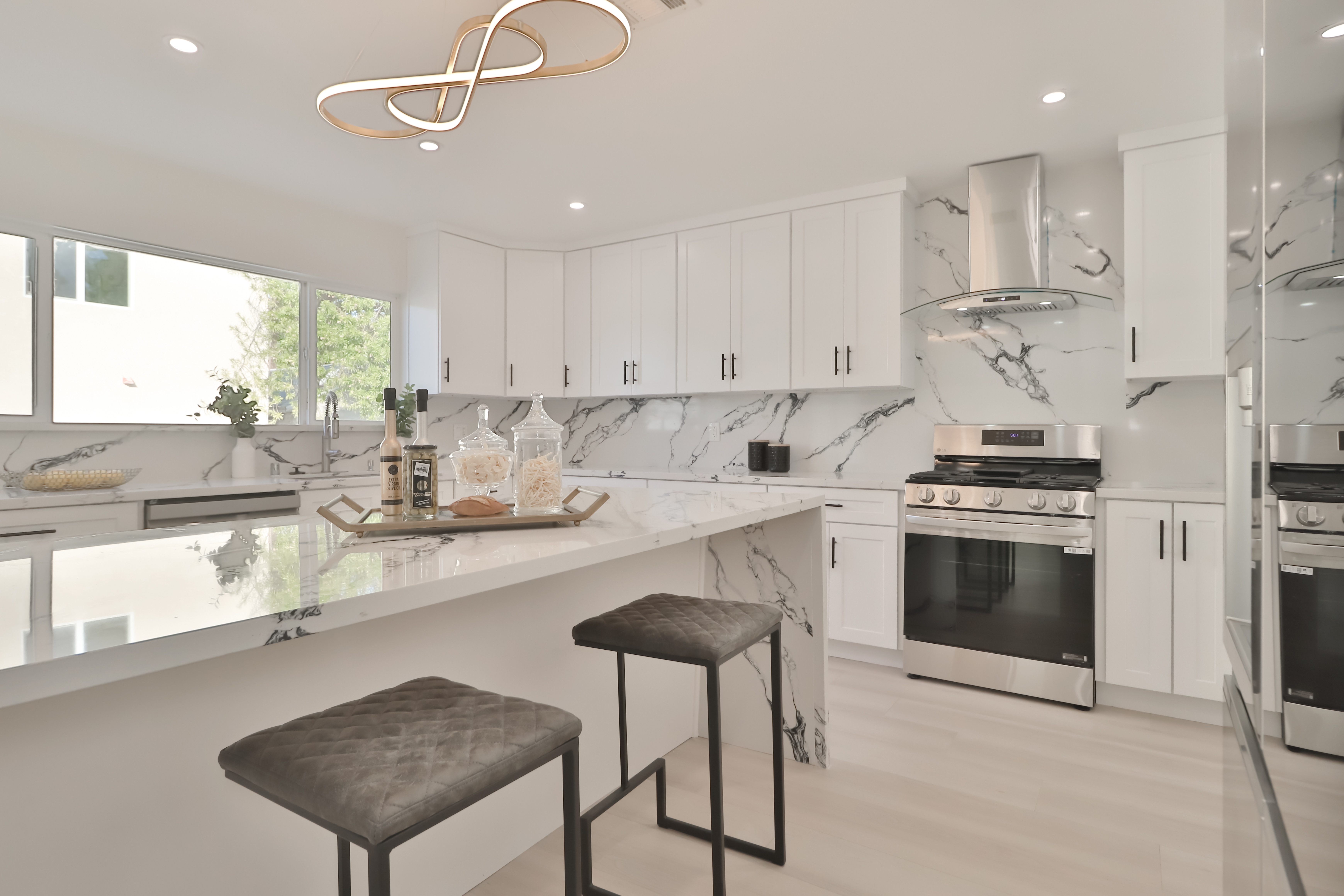 Woodland Hills, California, 91303, United States, 6 Bedrooms Bedrooms, ,7 BathroomsBathrooms,Residential,For Sale,1838273