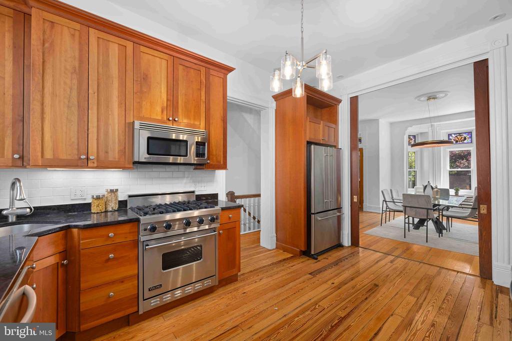 Washington, District of Columbia, 20003, United States, 3 Bedrooms Bedrooms, ,4 BathroomsBathrooms,Residential,For Sale,2048828