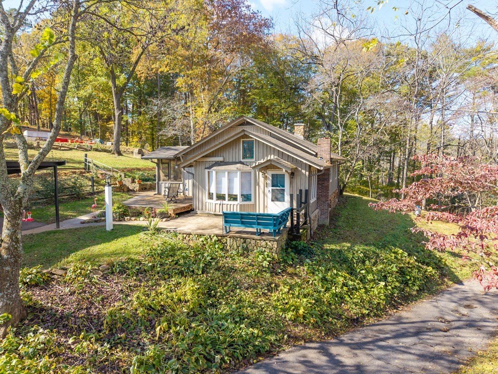 Brasstown, North Carolina, 28902, United States, 3 Bedrooms Bedrooms, ,3 BathroomsBathrooms,Residential,For Sale,1986118