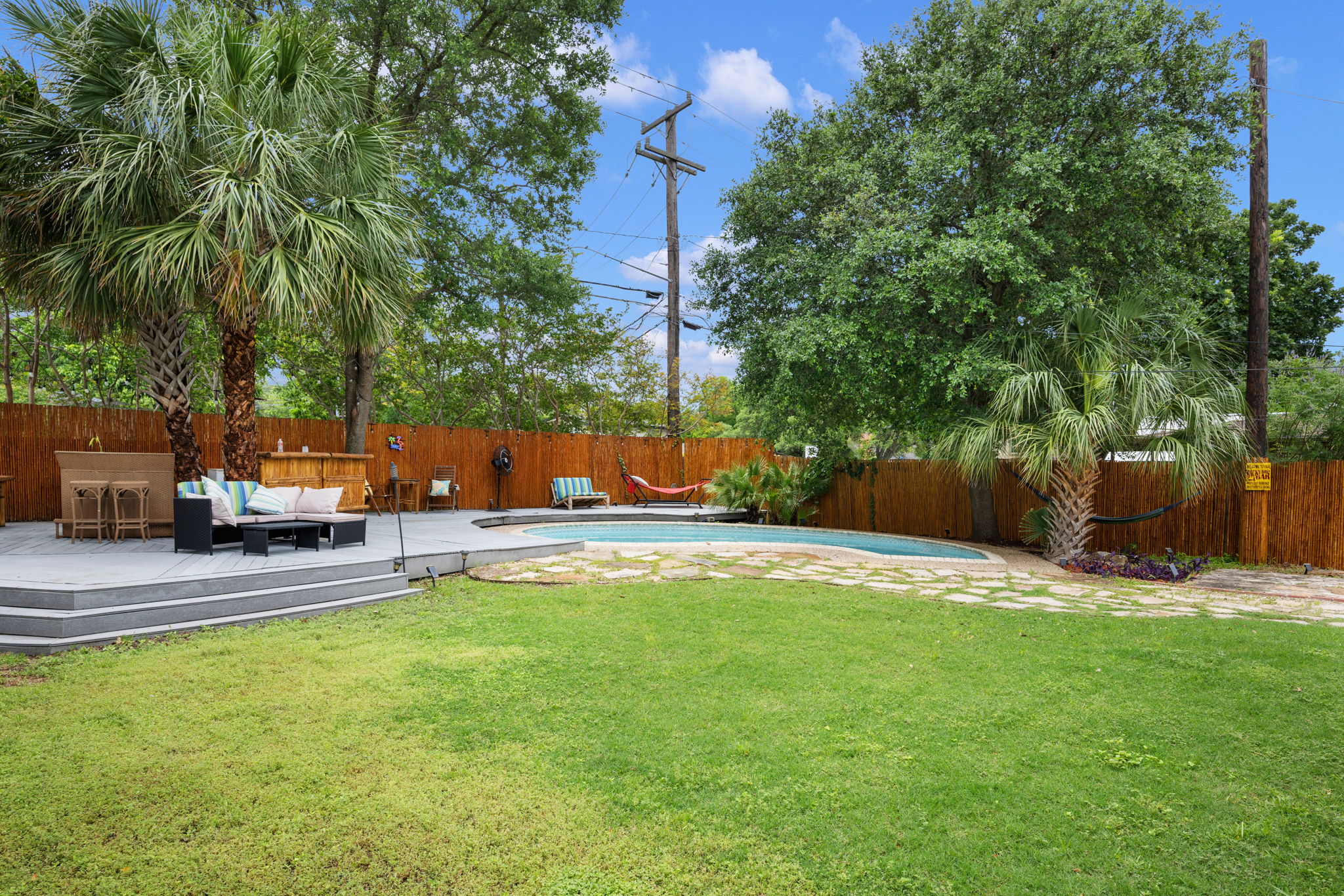  Modern Ranch -Style Living on Corner Lot - 物件實景