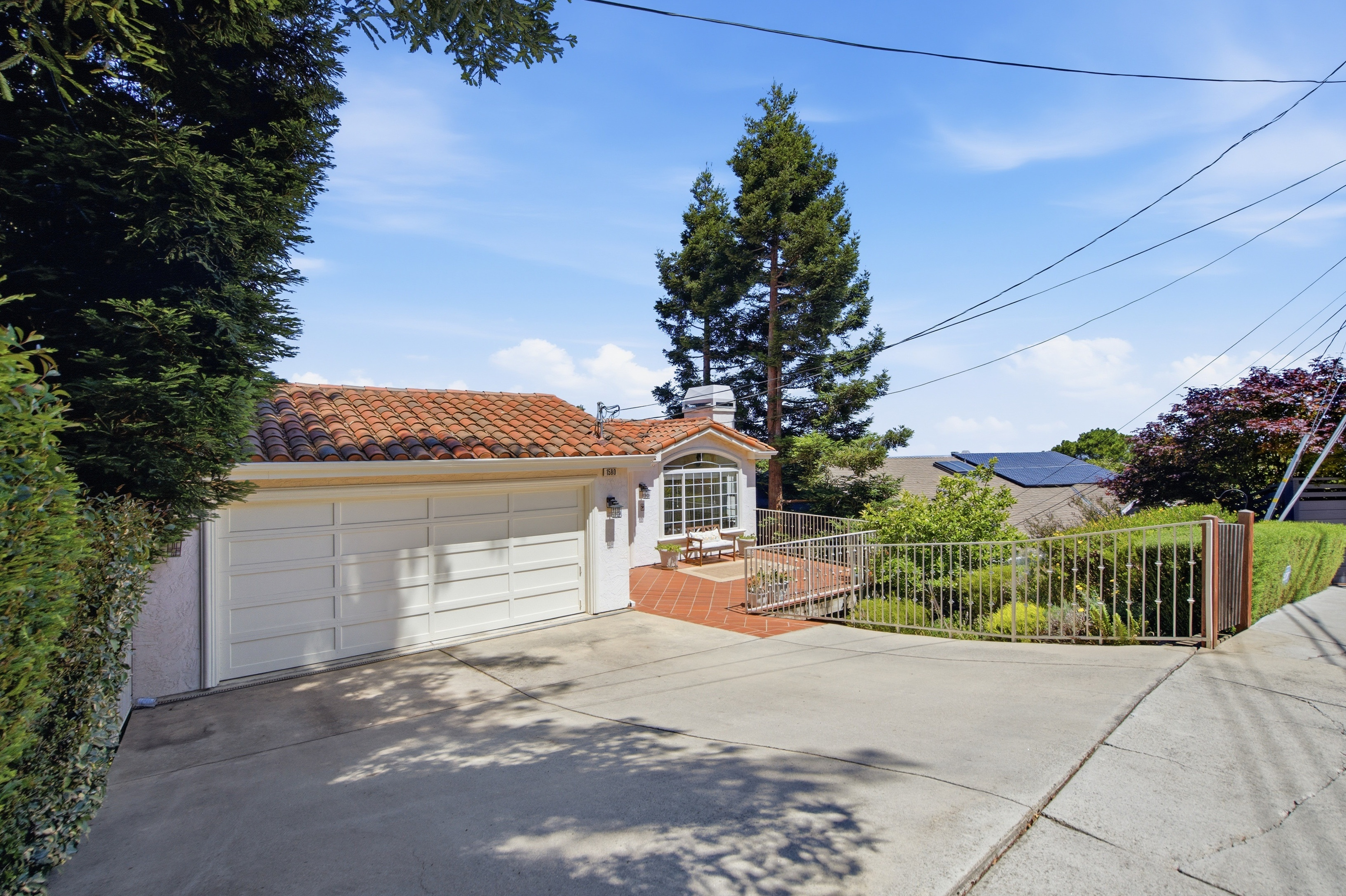  Prime Belmont Hills Home with Bay Views - 物件實景