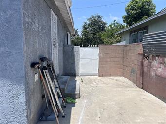 Los Angeles, California, 90002, United States, 4 Bedrooms Bedrooms, ,Residential,For Sale,1915787