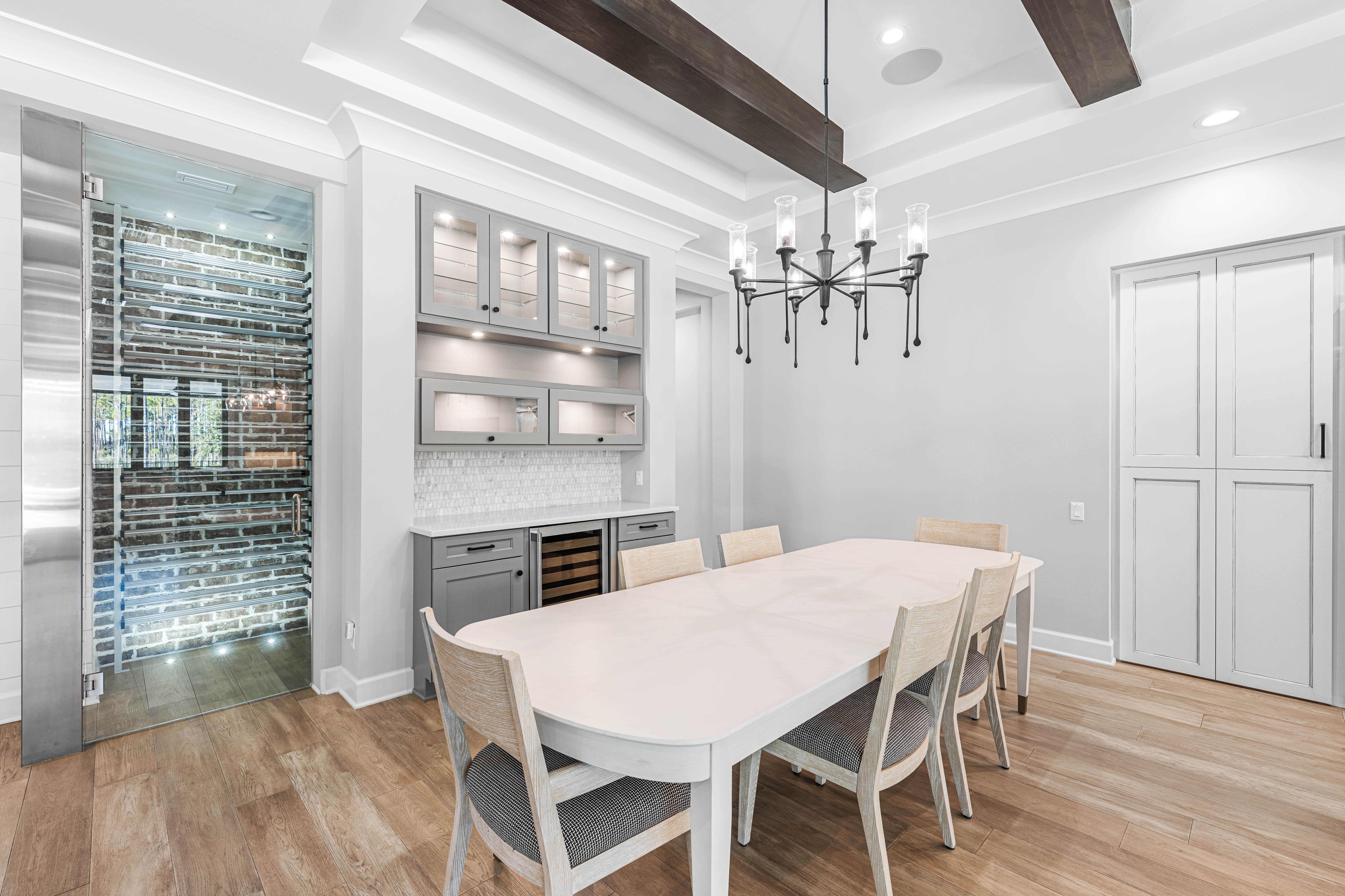  Spectacular Home With Spacious Yard Including Pool, Spa And Outdoor Kitchen - 物件實景