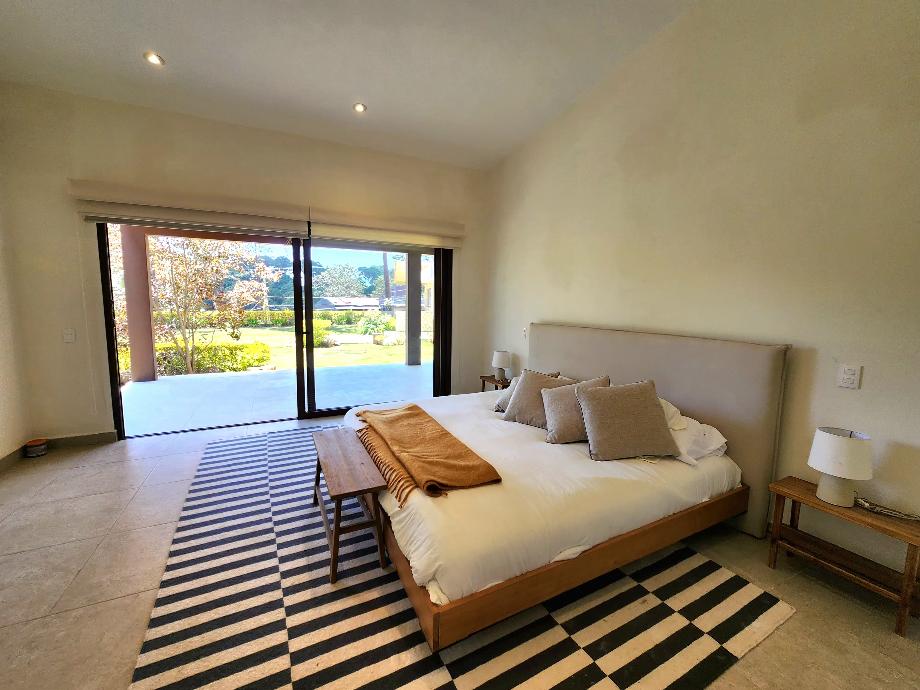 Valle de Bravo, Estado de México, 51200, Mexico, 4 Bedrooms Bedrooms, ,5 BathroomsBathrooms,Residential,For Sale,1917962