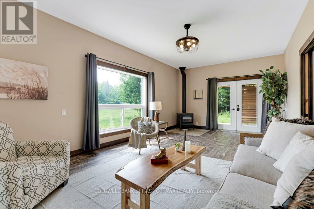 TAY VALLEY, Ontario, K0H 2B0, CA, 2 Bedrooms Bedrooms, ,1 BathroomBathrooms,Residential,For Sale,1866349