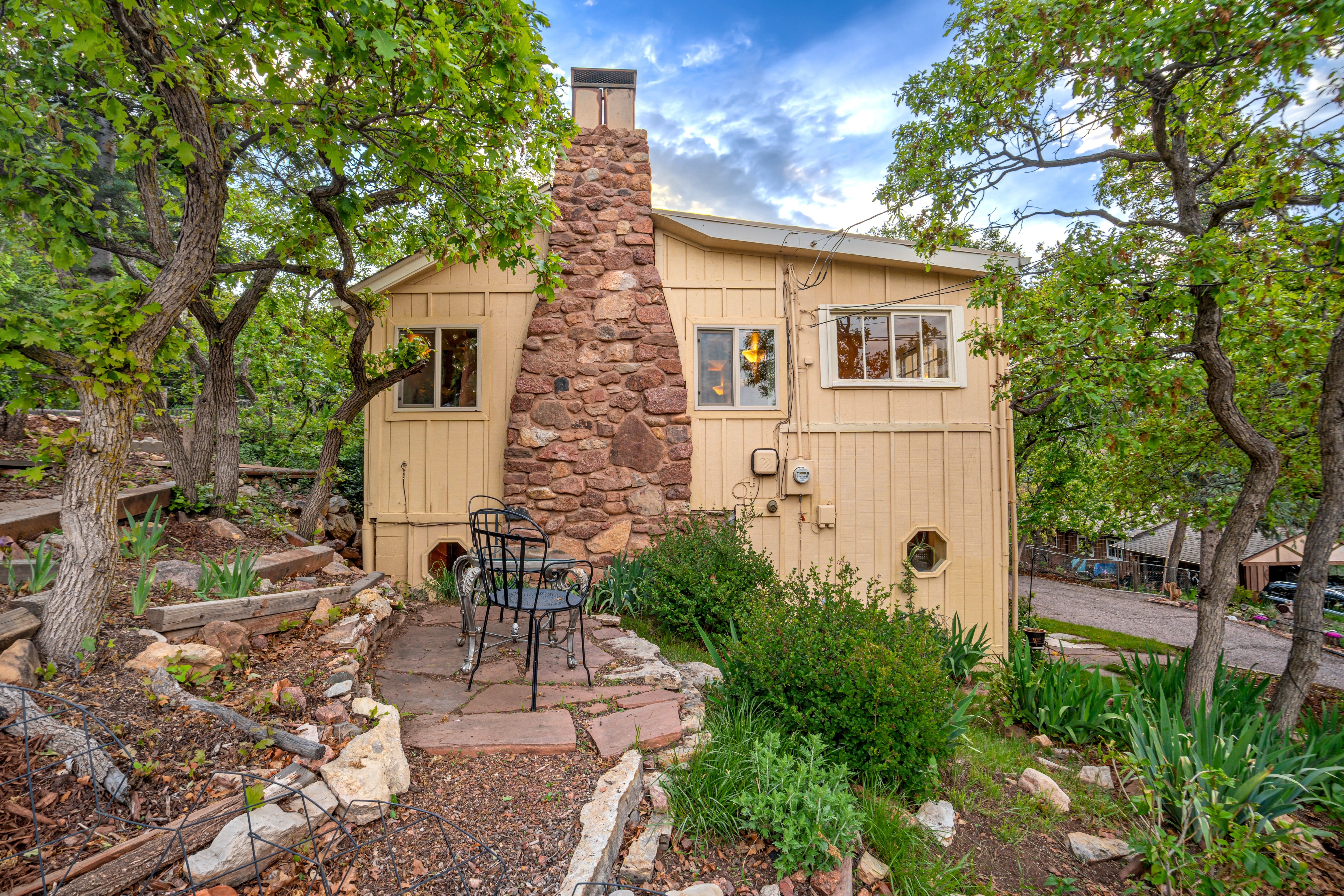  Extraordinary Mountain Retreat Perched Above the Heart of Manitou Springs - 物件實景