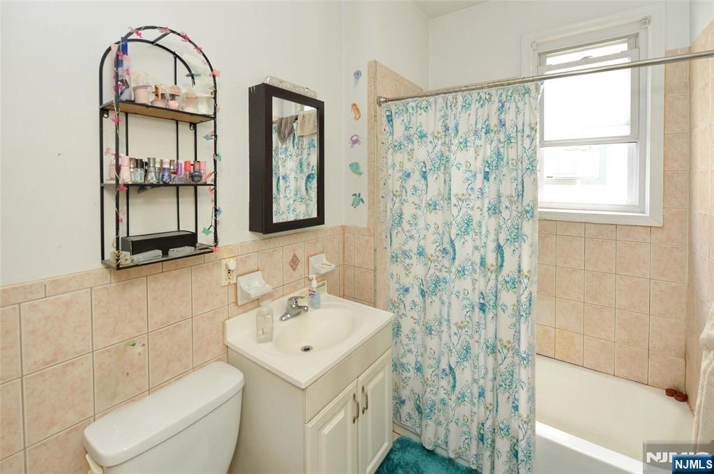 Irvington, New Jersey, 07111, United States, 5 Bedrooms Bedrooms, ,3 BathroomsBathrooms,Residential,For Sale,1885475