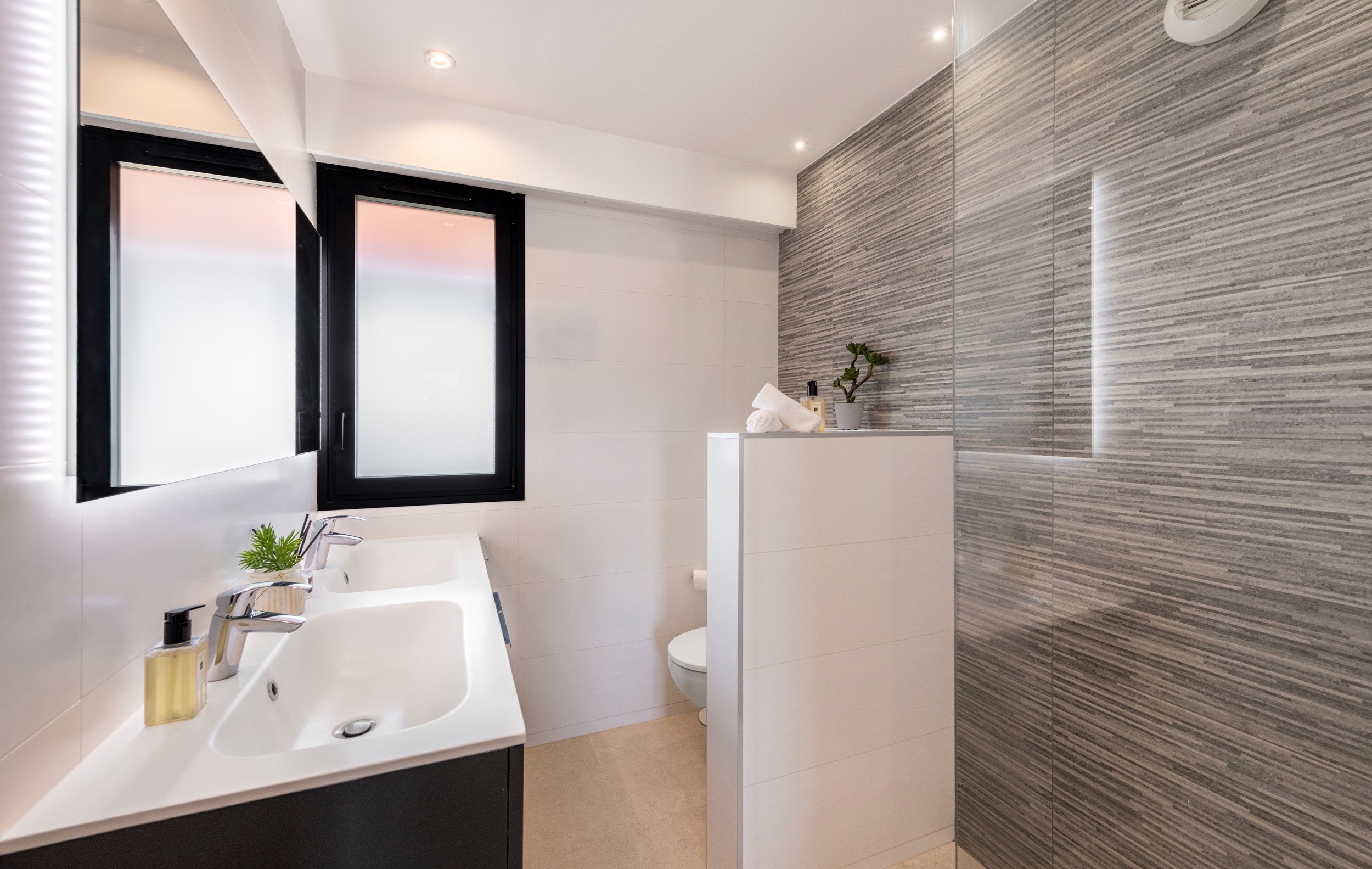  Nice Carré d’Or top floor 2 bedroom apartment with terrace and garage in luxury… - 物件實景