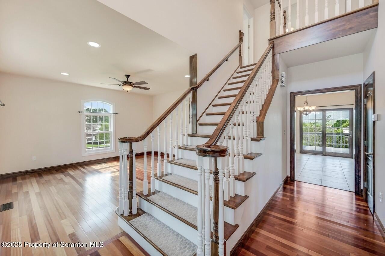 Throop, Pennsylvania, 18512, United States, 3 Bedrooms Bedrooms, ,3 BathroomsBathrooms,Residential,For Sale,1889511
