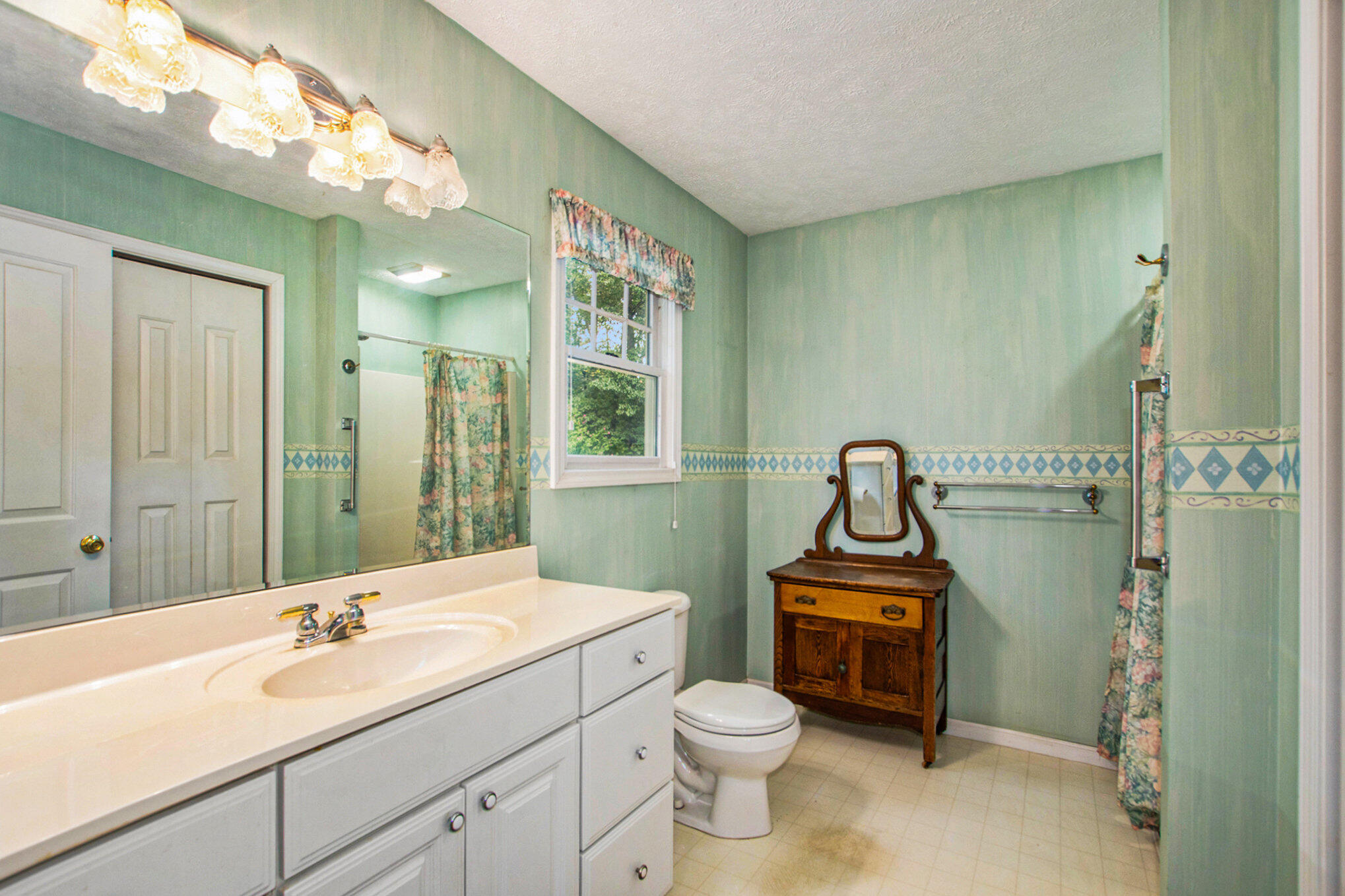 Grand Haven, Michigan, 49417, United States, 5 Bedrooms Bedrooms, ,5 BathroomsBathrooms,Residential,For Sale,1940332