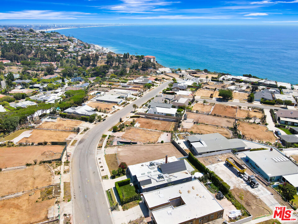 Malibu, California, 90265, United States, 4 Bedrooms Bedrooms, ,3 BathroomsBathrooms,Residential,For Sale,1925740