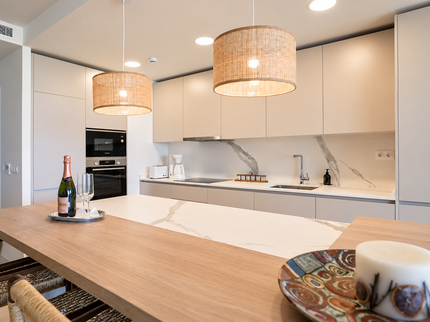  Contemporary ground-floor apartment with generous garden and sea views - 物件實景