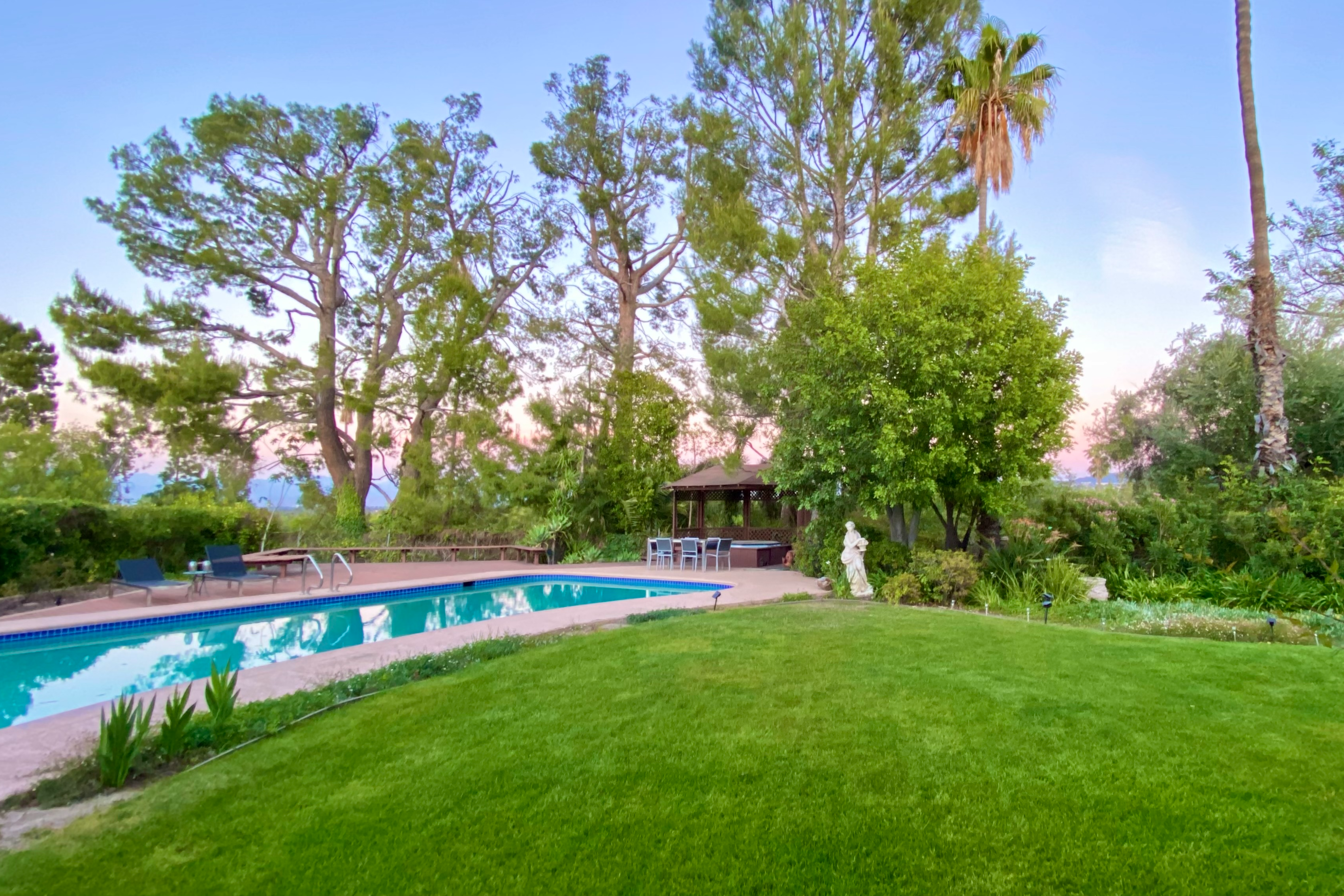  5950 Winnetka Avenue - 物件實景
