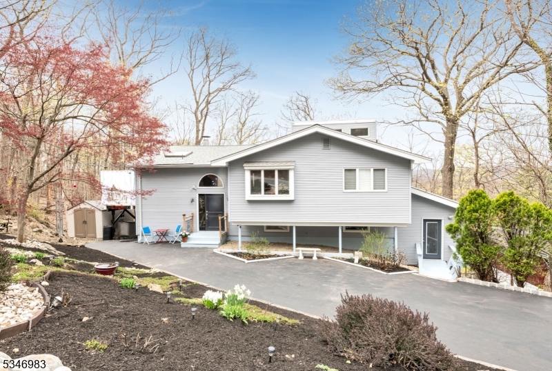 Ringwood Boro, New Jersey, 07456, United States, 4 Bedrooms Bedrooms, ,2 BathroomsBathrooms,Residential,For Sale,1794358