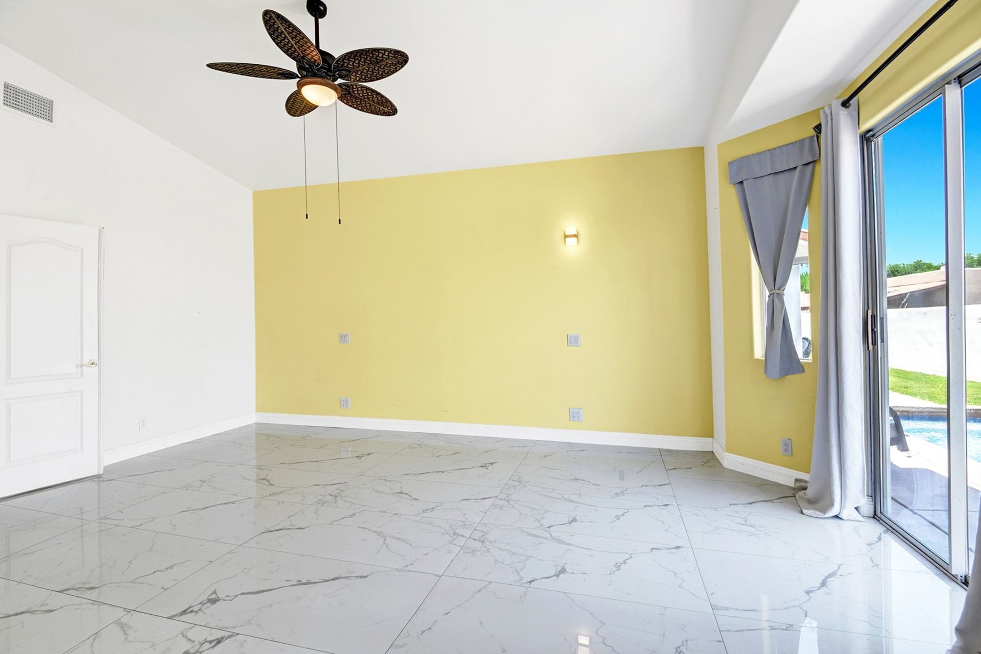  Custom Home with Owned Solar in Bermuda Dunes CC - 物件實景