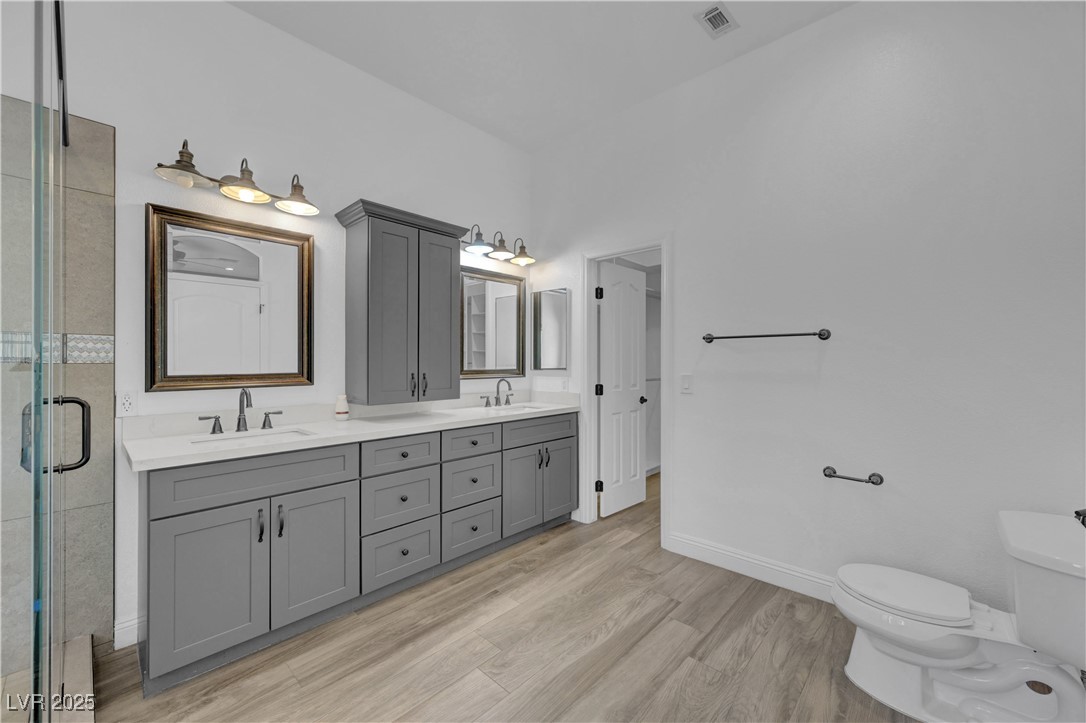 Henderson, Nevada, 89052, United States, 5 Bedrooms Bedrooms, ,2 BathroomsBathrooms,Residential,For Sale,1897207