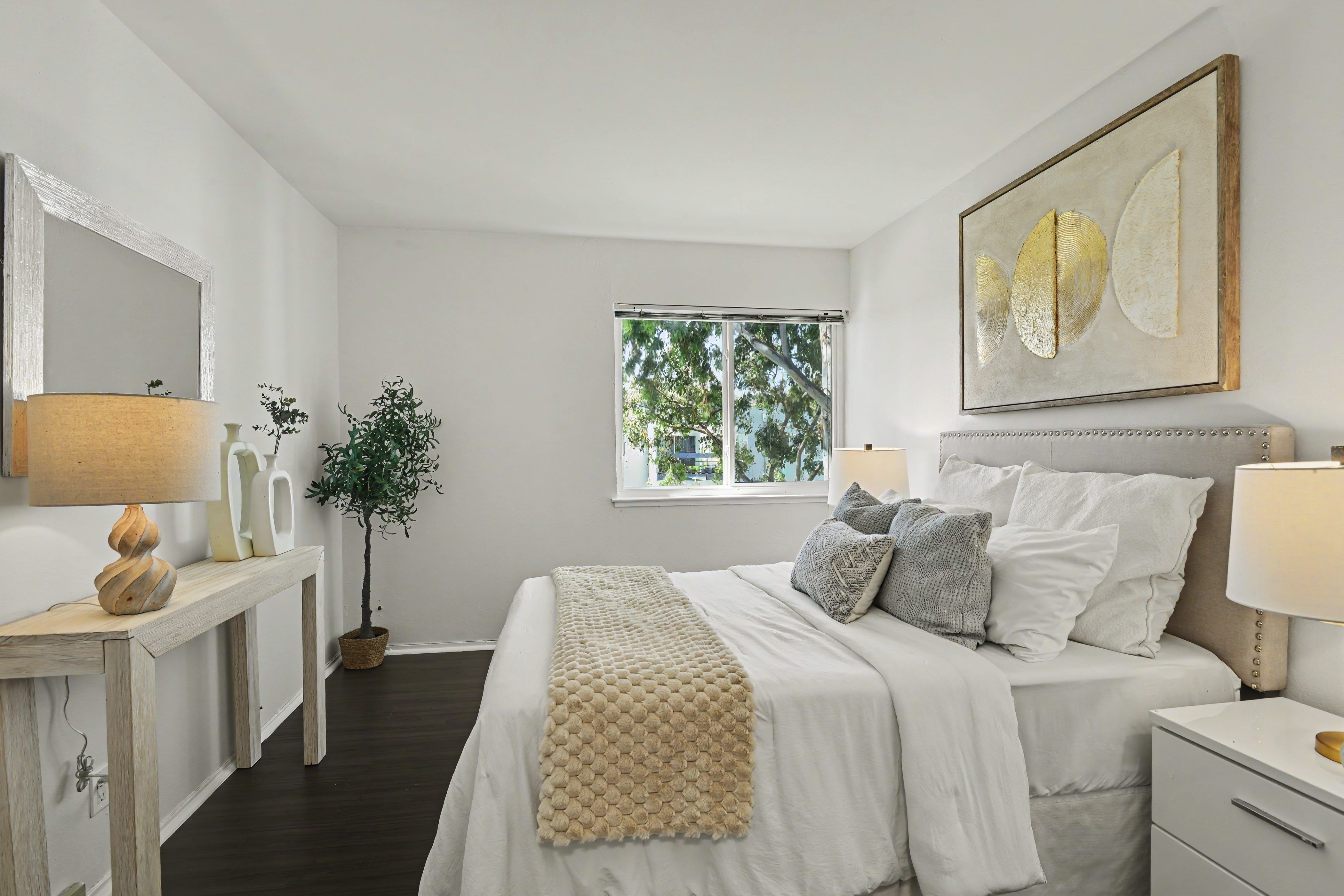  Light-Filled Top-Floor Corner Retreat - 物件實景