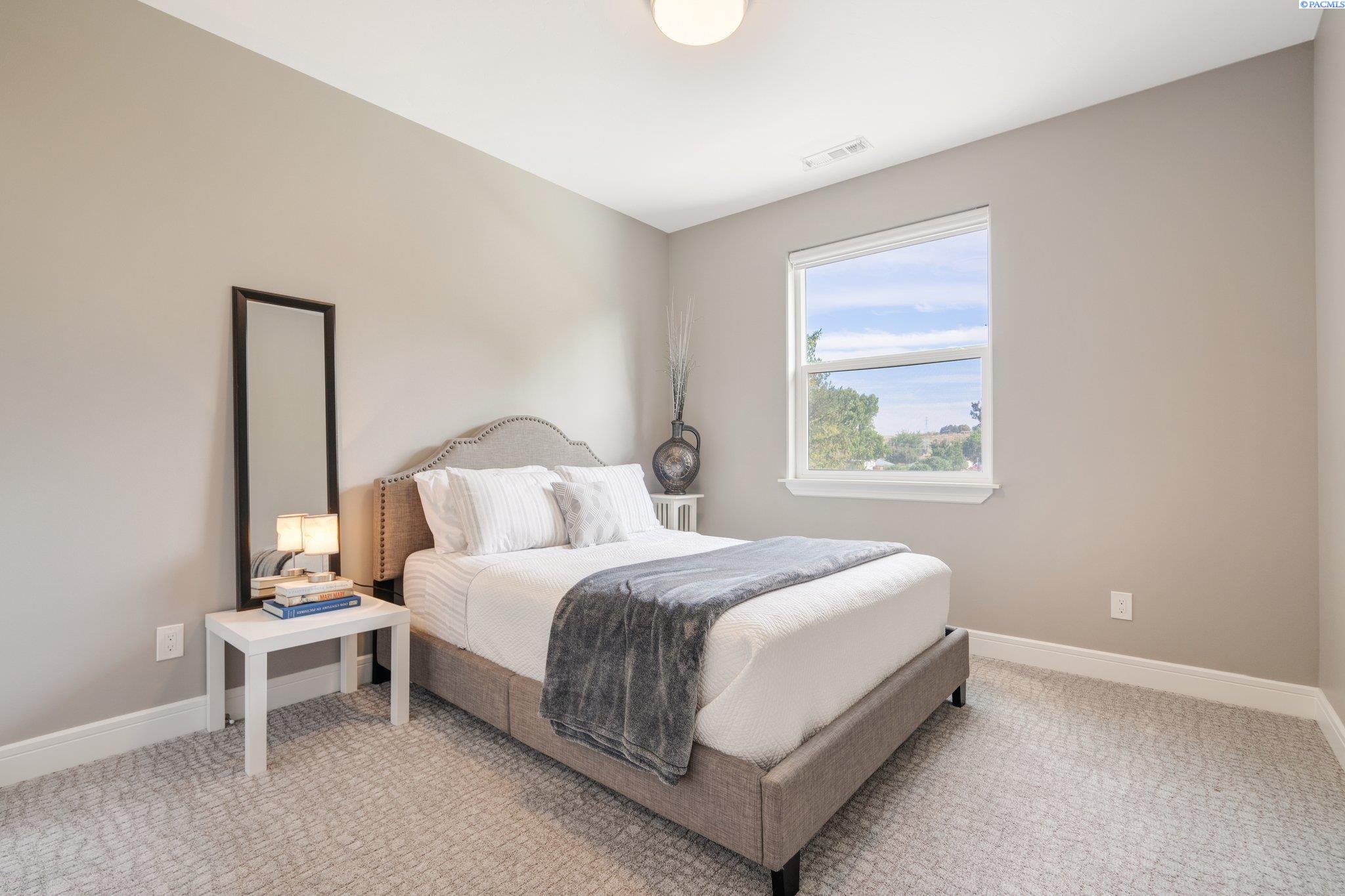 Kennewick, Washington, 99337, United States, 6 Bedrooms Bedrooms, ,4 BathroomsBathrooms,Residential,For Sale,1767844